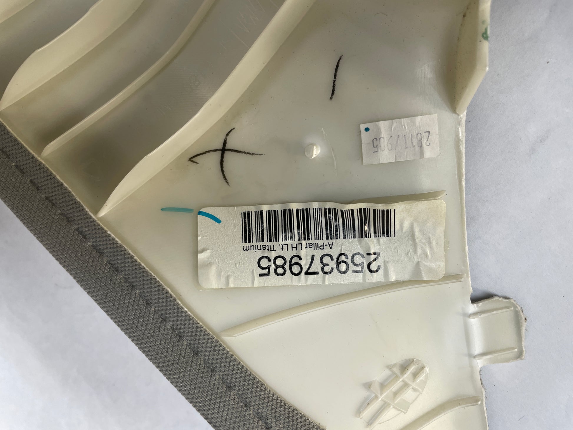 2009 Cadillac CTS-V Sedan RH & LH Interior A Pillar Windshield Trim Molding Panel OEM - Day's Parts Yard