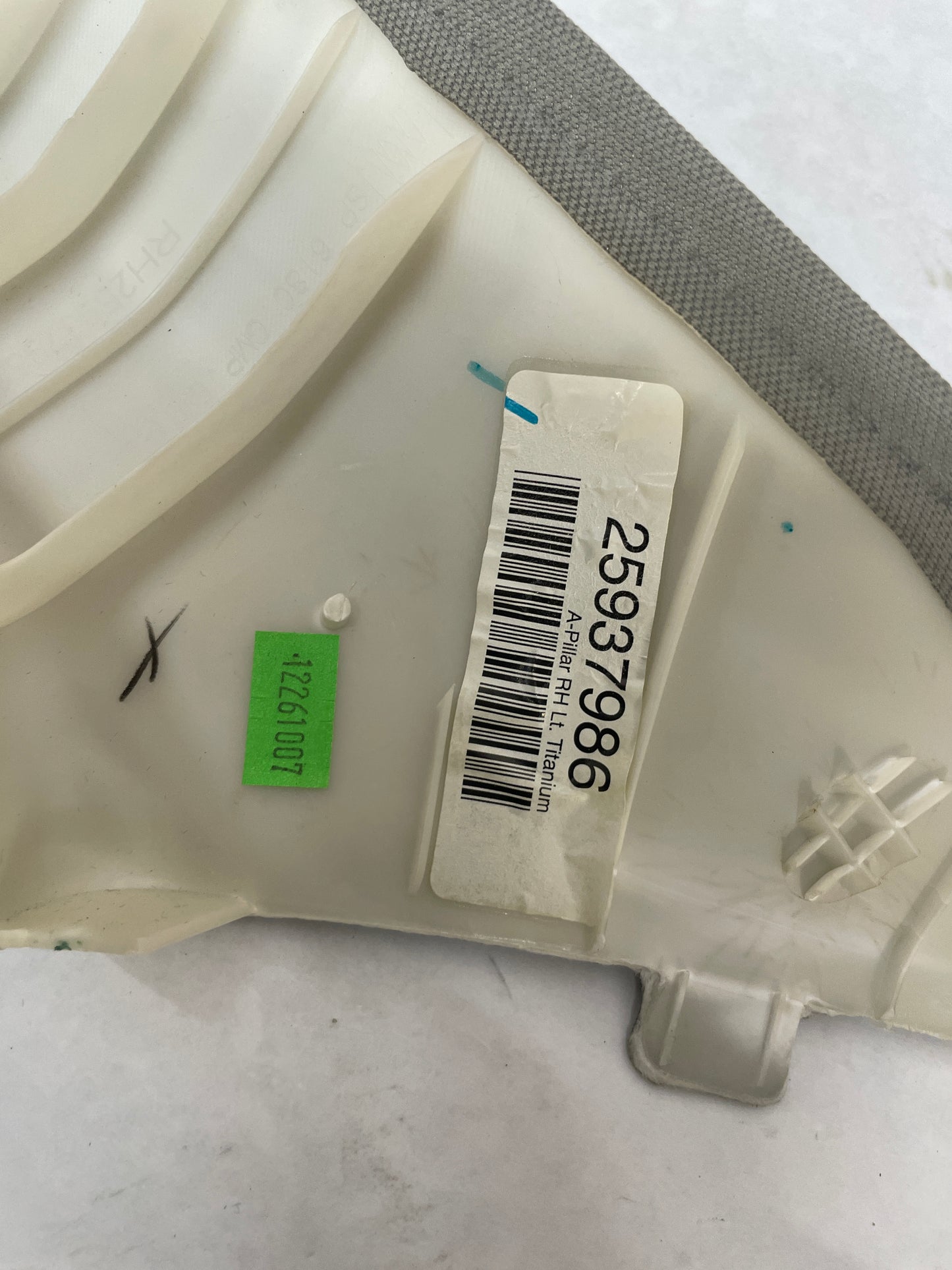 2009 Cadillac CTS-V Sedan RH & LH Interior A Pillar Windshield Trim Molding Panel OEM - Day's Parts Yard