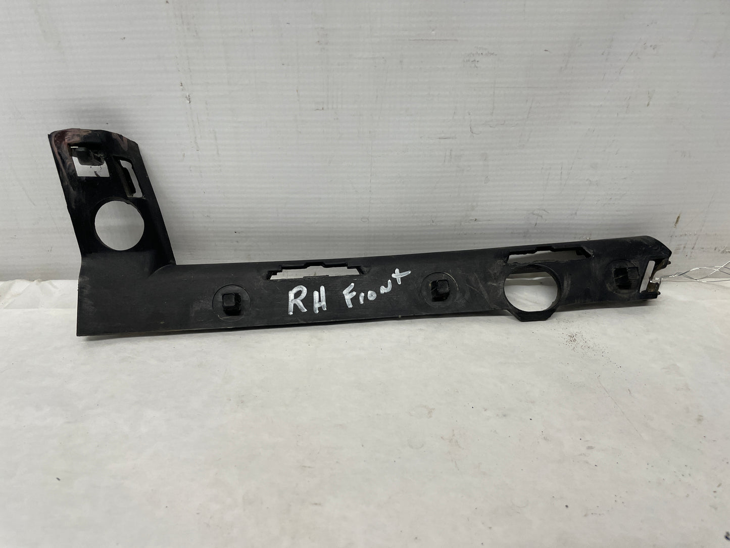 2006 Pontiac GTO RH Passenger Front Bumper Fender Brackets Guide OEM - Day's Parts Yard