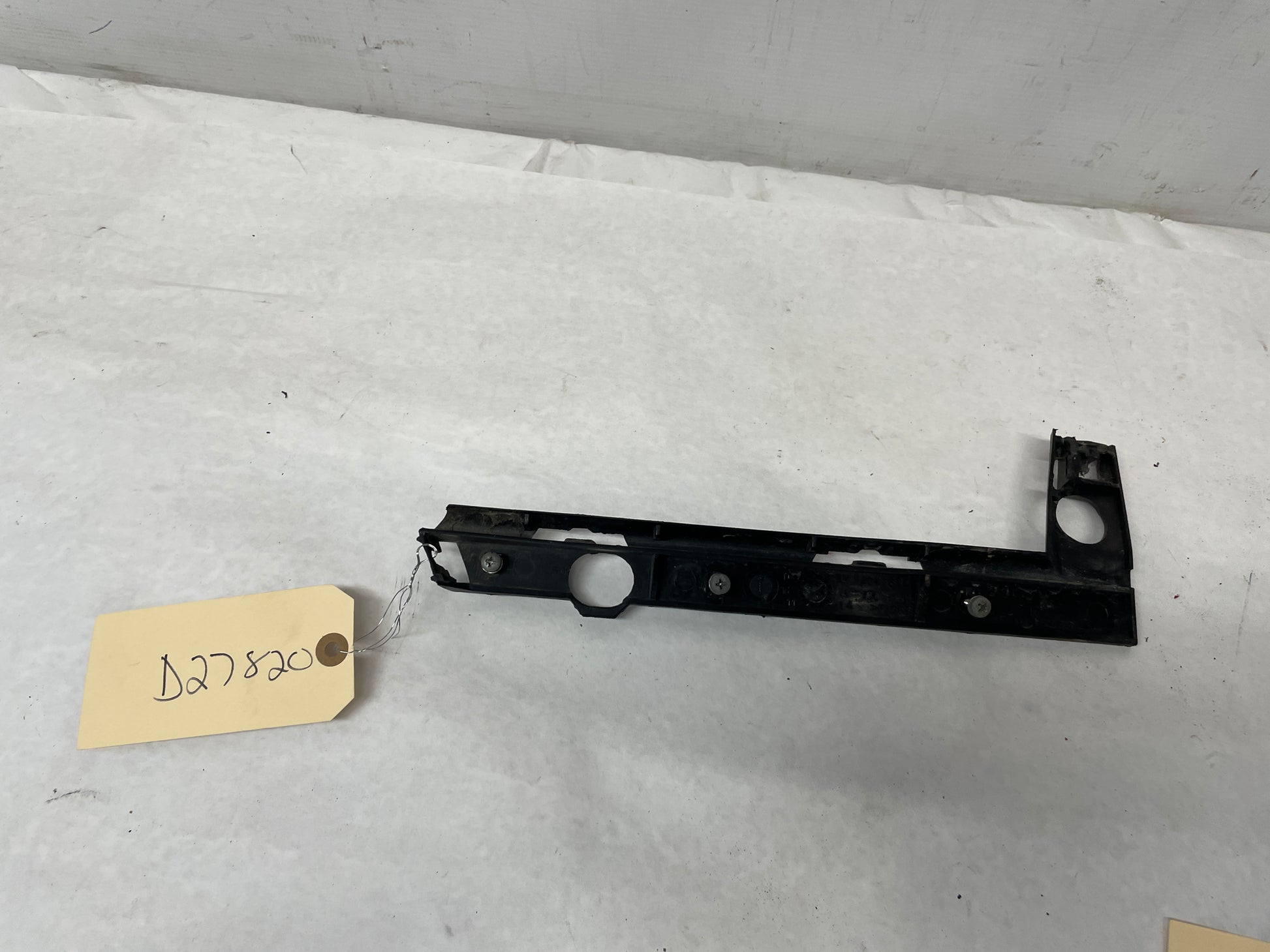 2006 Pontiac GTO RH Passenger Front Bumper Fender Brackets Guide OEM - Day's Parts Yard