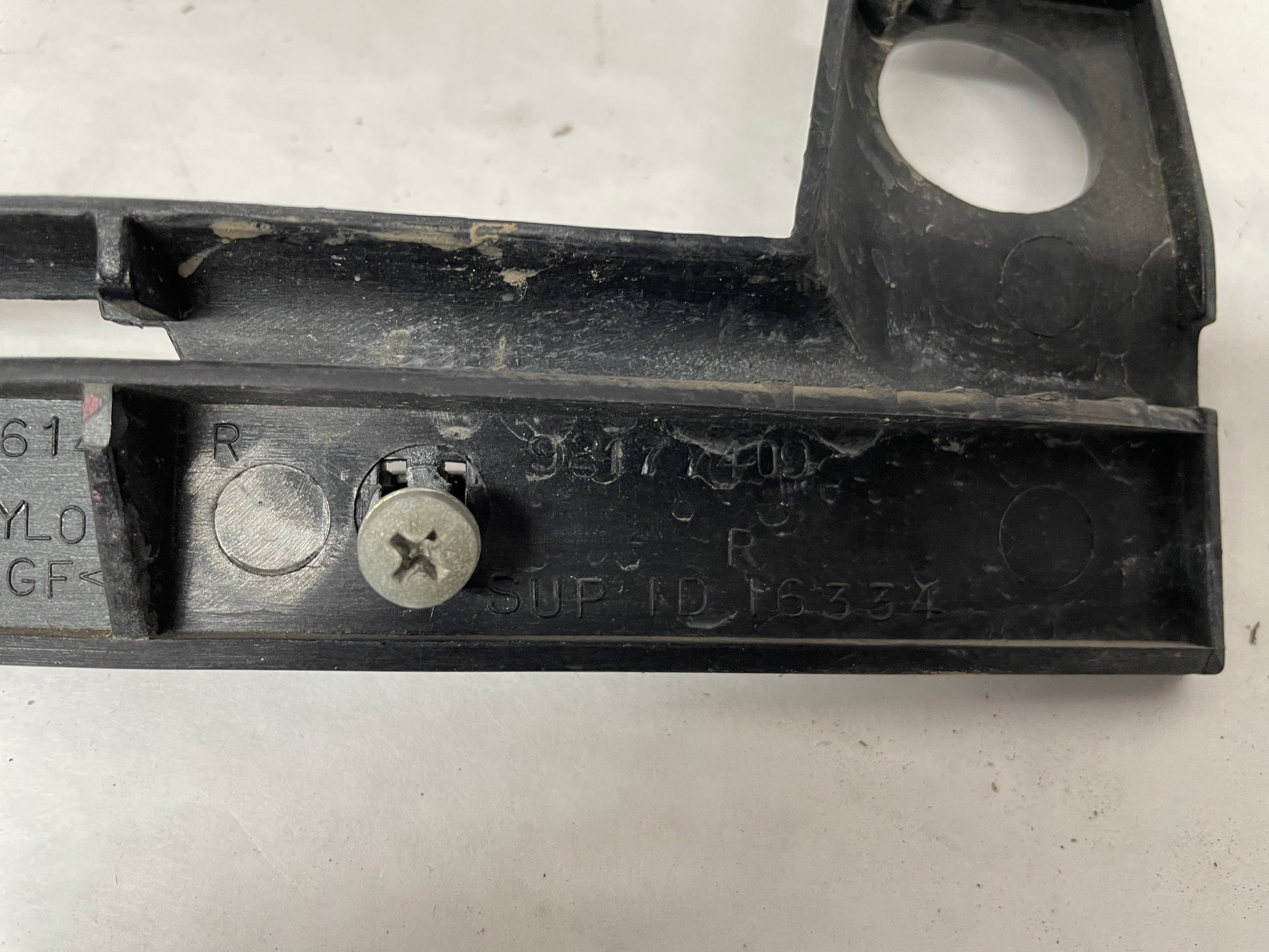 2006 Pontiac GTO RH Passenger Front Bumper Fender Brackets Guide OEM - Day's Parts Yard