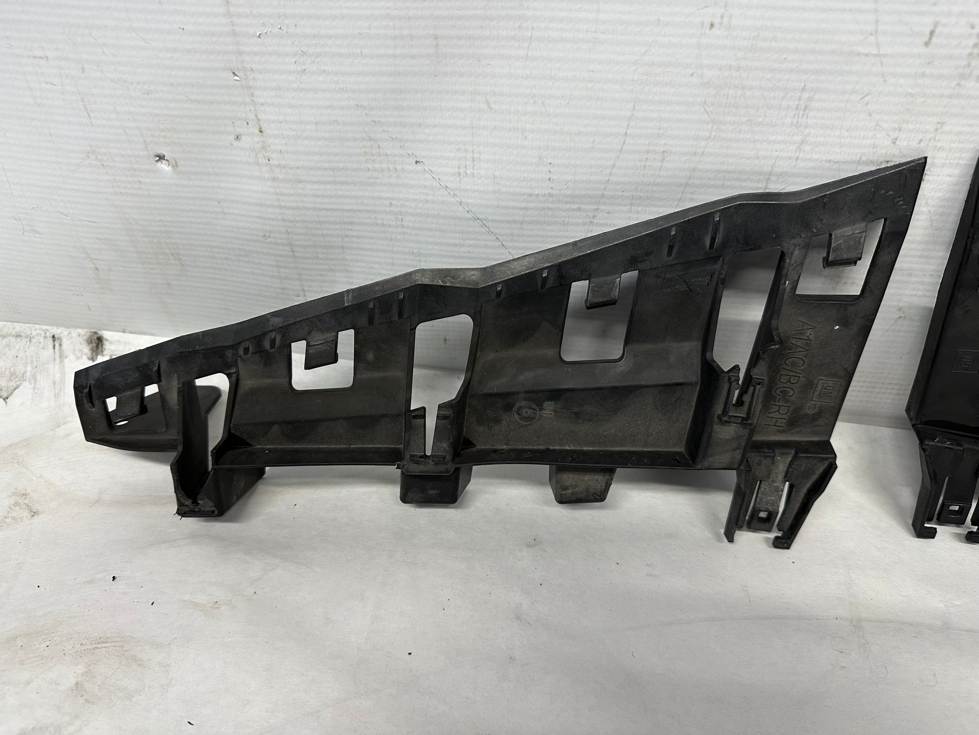 2017 Chevy Camaro SS RH & LH Tail Light Lamp Bracket OEM - Day's Parts Yard