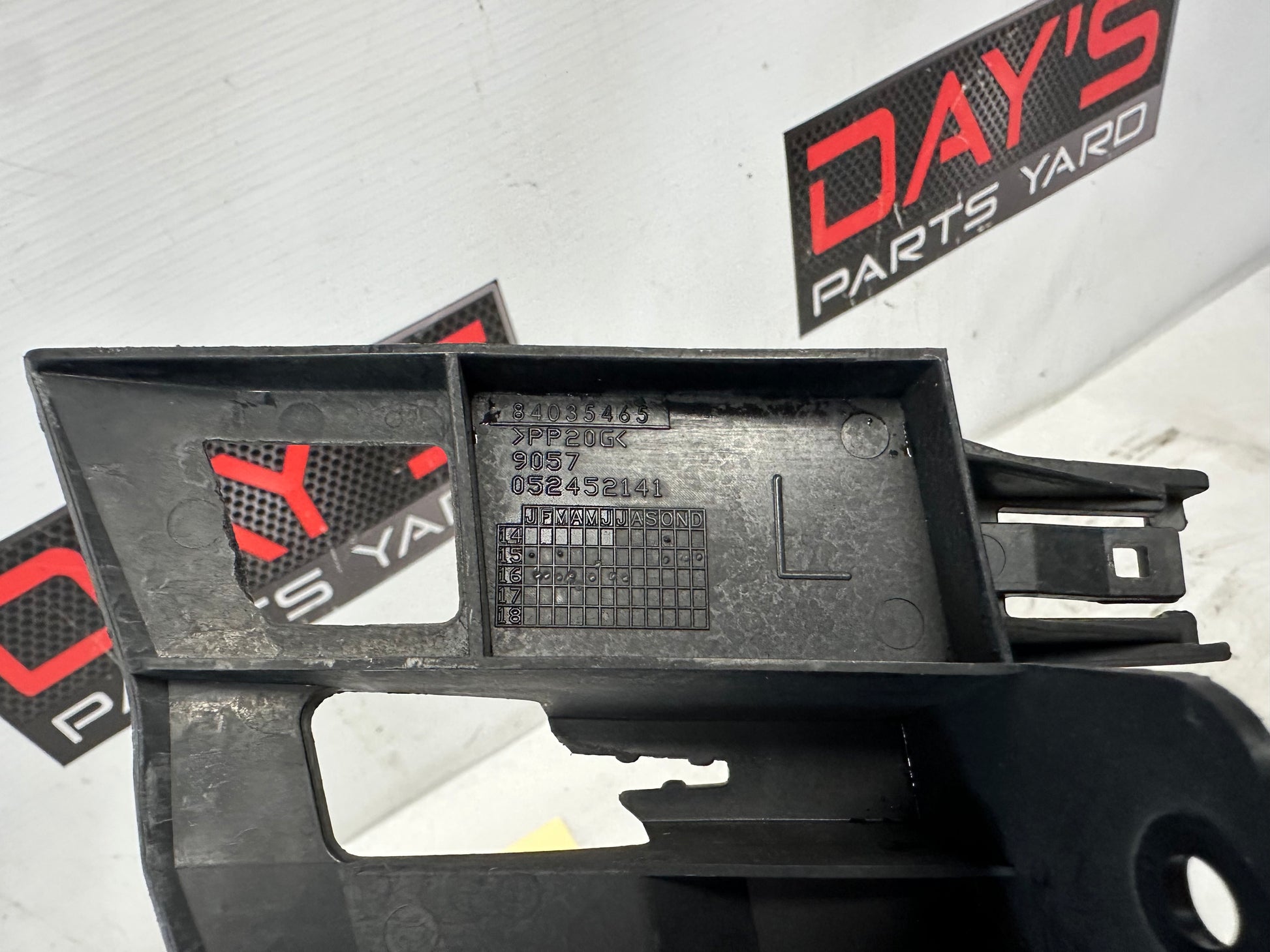 2017 Chevy Camaro SS RH & LH Tail Light Lamp Bracket OEM - Day's Parts Yard