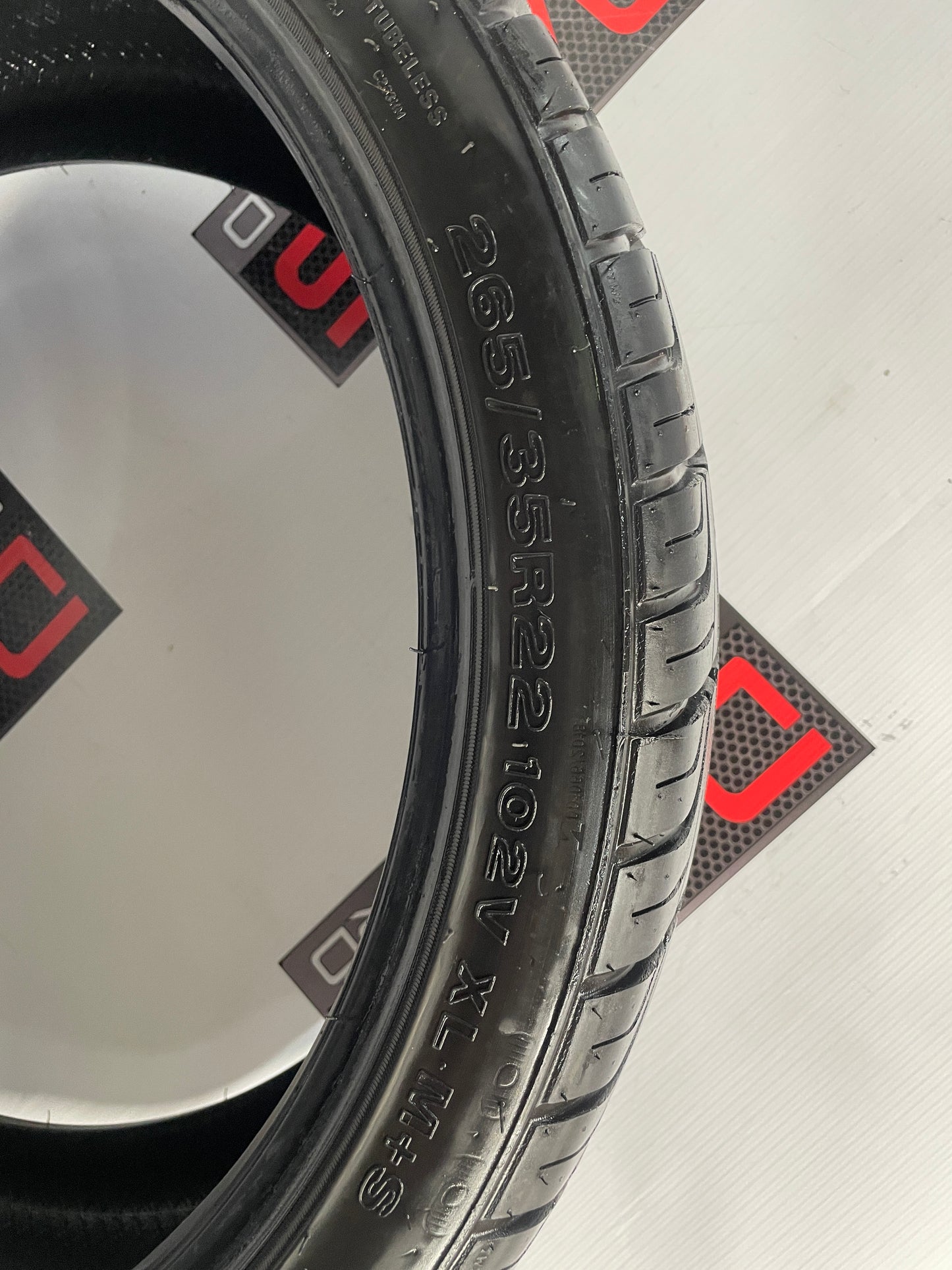 Fullrun HS299 265/35R22 Tire
