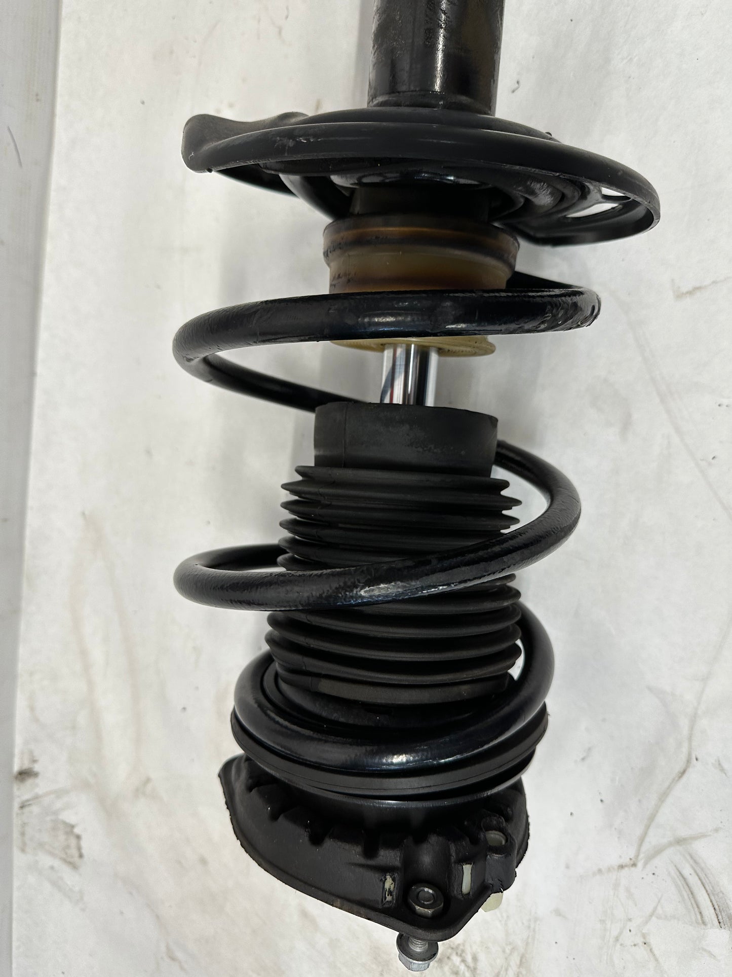 2017 Chevy SS Camaro Front LH Driver Strut Assembly OEM - Day's Parts Yard