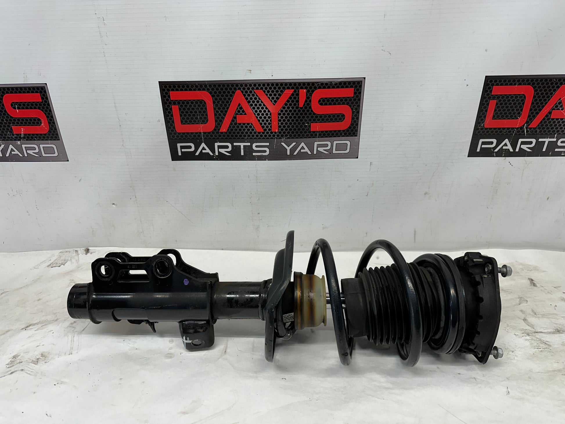 2017 Chevy SS Camaro Front LH Driver Strut Assembly OEM - Day's Parts Yard