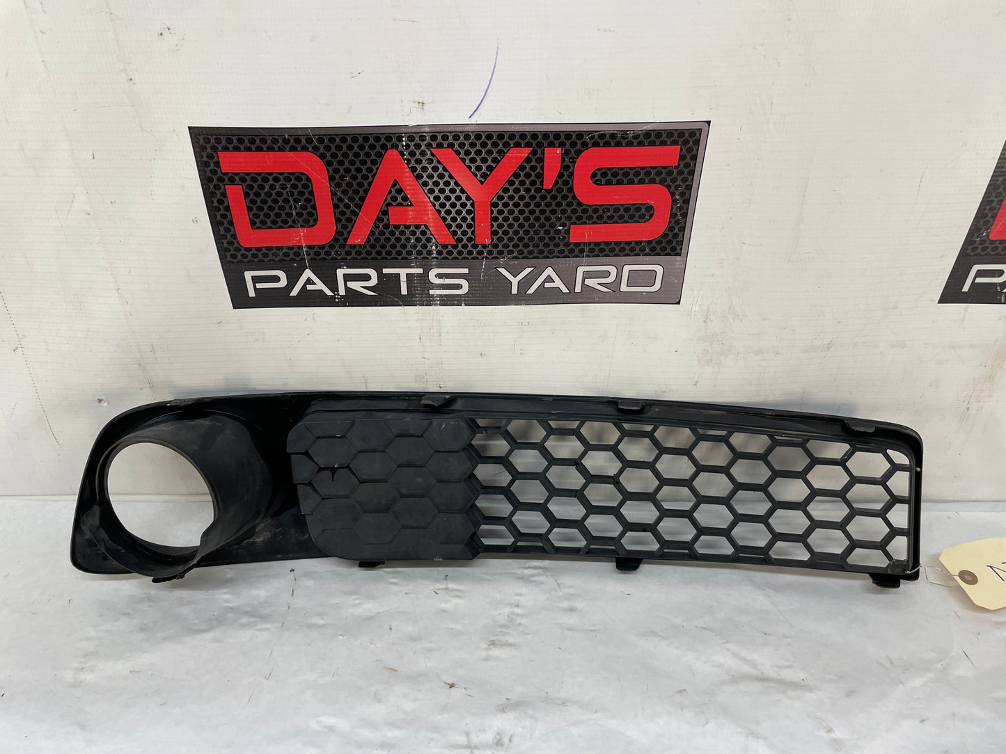 2009 Pontiac G8 GT LH Driver Front Bumper Lower Fog Light Grille OEM