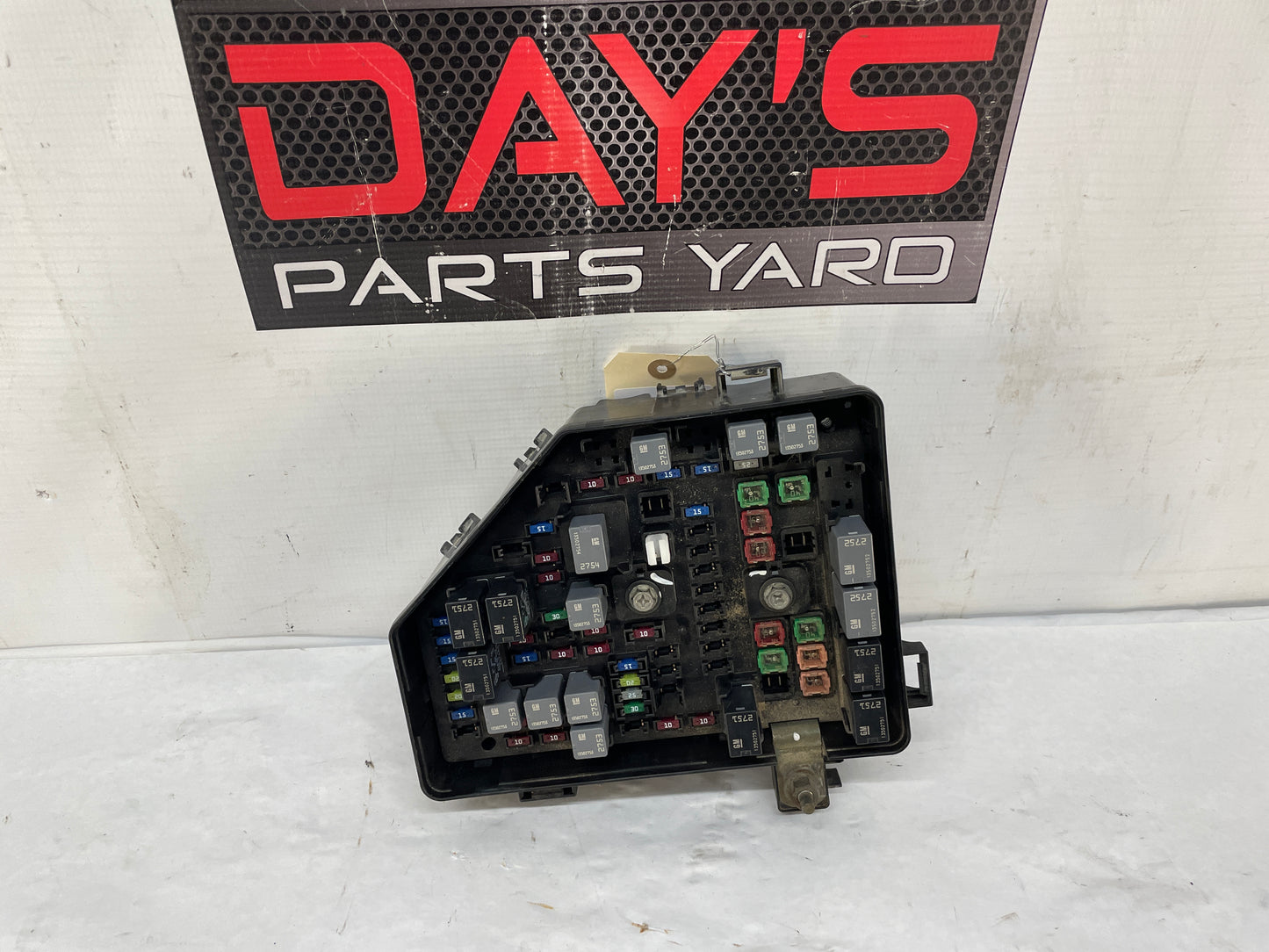 2009 Pontiac G8 GT Engine Bay Fuse Relay Wiring Harness Junction Block Box OEM