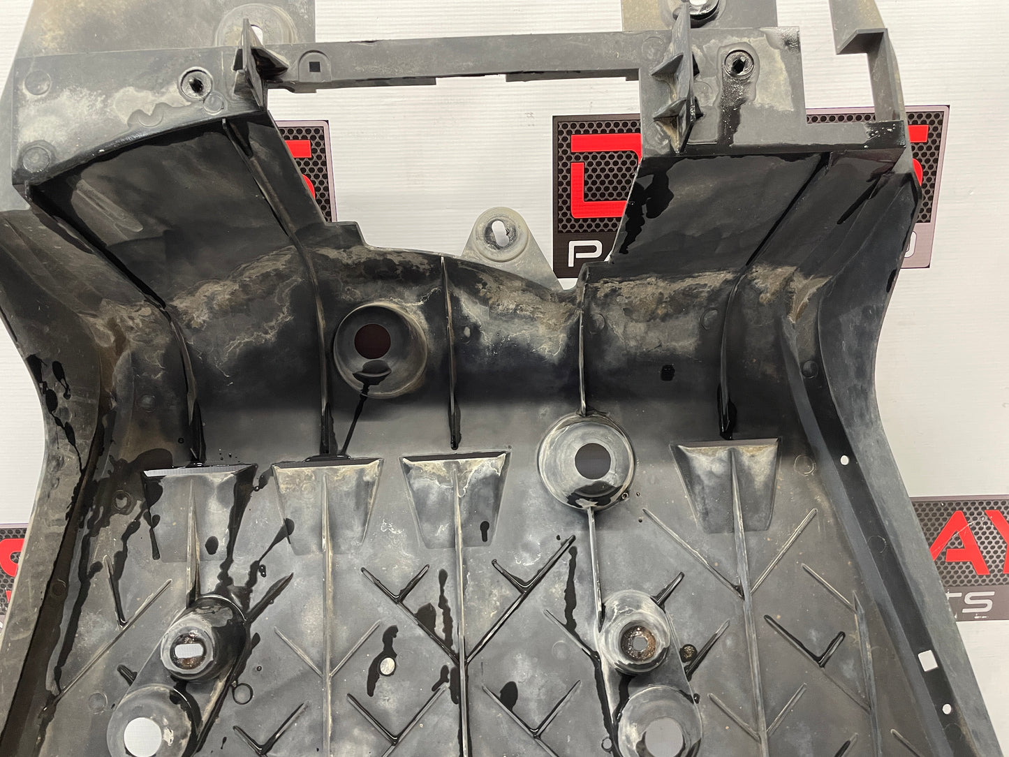 2005 Pontiac GTO Rear Air Deflector Differential Center Lower Body Cover OEM - Day's Parts Yard