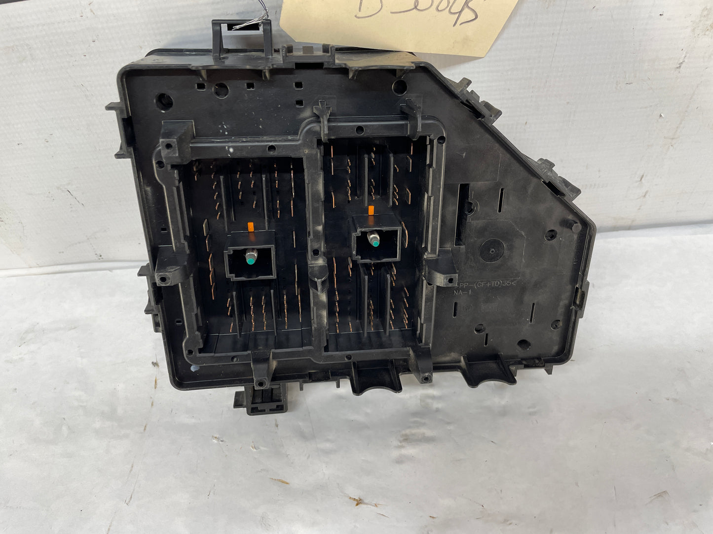 2009 Pontiac G8 GT Engine Bay Fuse Relay Wiring Harness Junction Block Box OEM