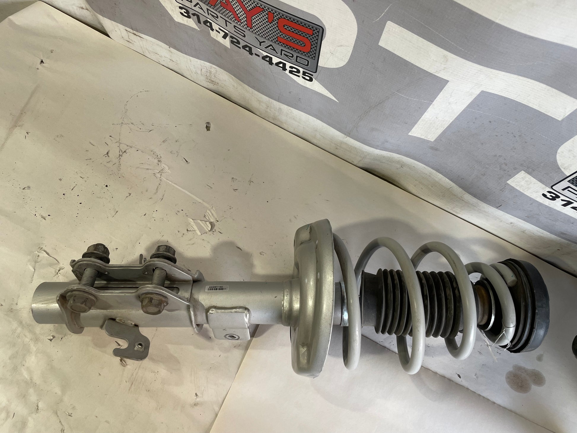 2010 Chevy Camaro SS Front RH & LH Monroe Strut Assembly - Day's Parts Yard
