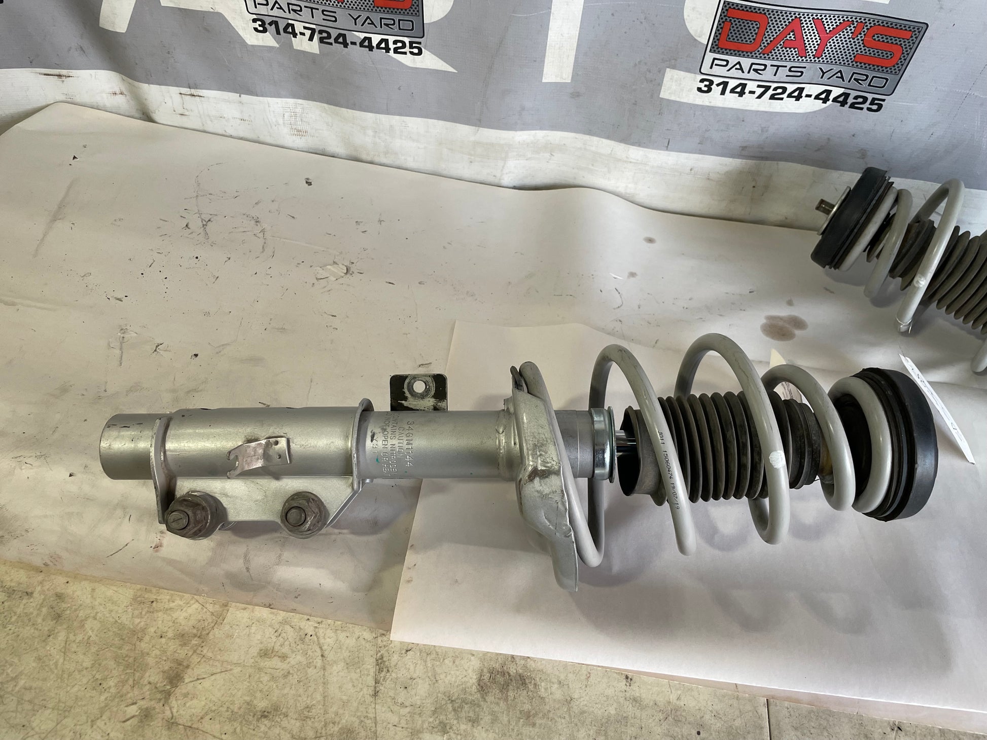 2010 Chevy Camaro SS Front RH & LH Monroe Strut Assembly - Day's Parts Yard