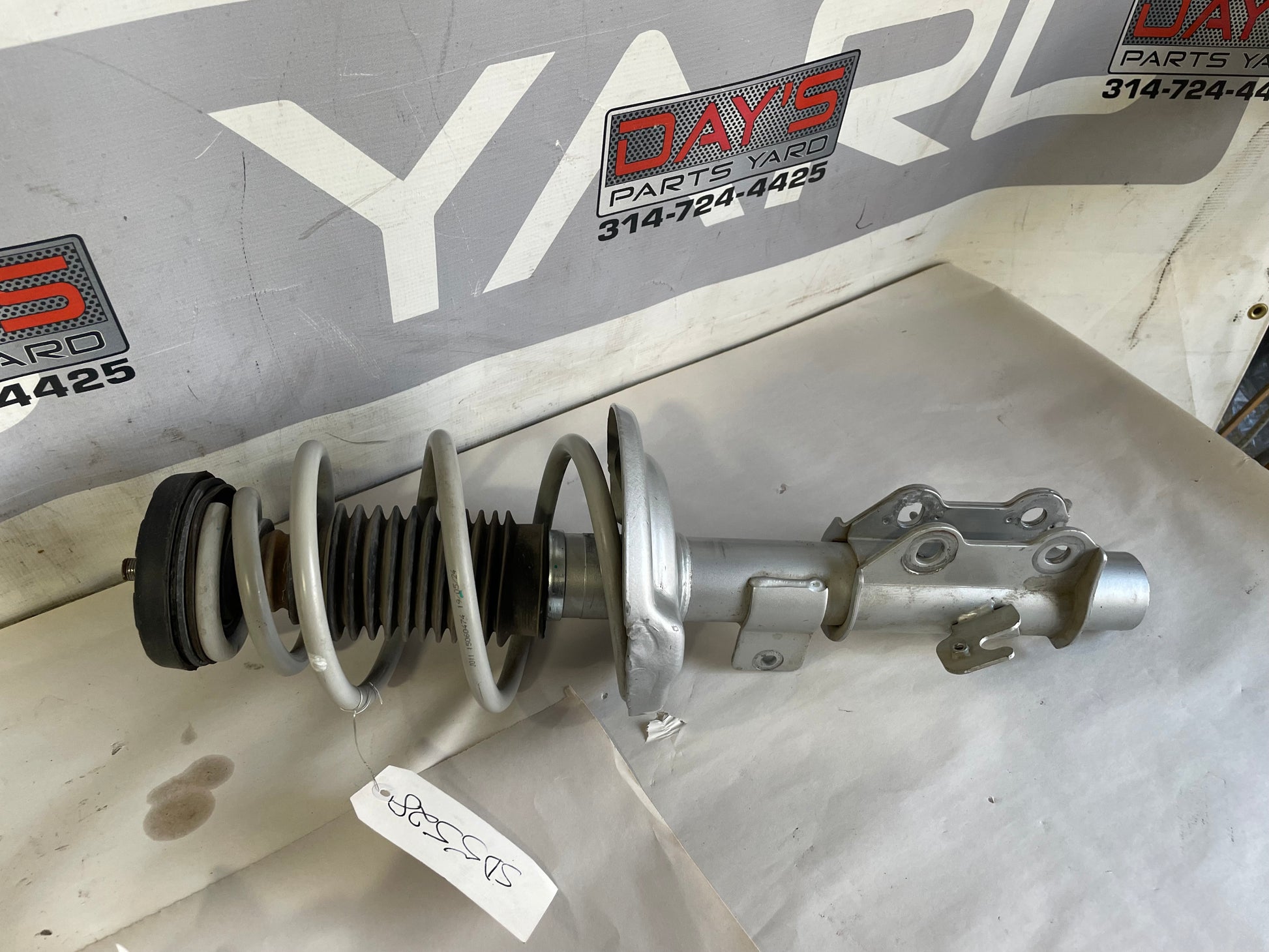 2010 Chevy Camaro SS Front RH & LH Monroe Strut Assembly - Day's Parts Yard