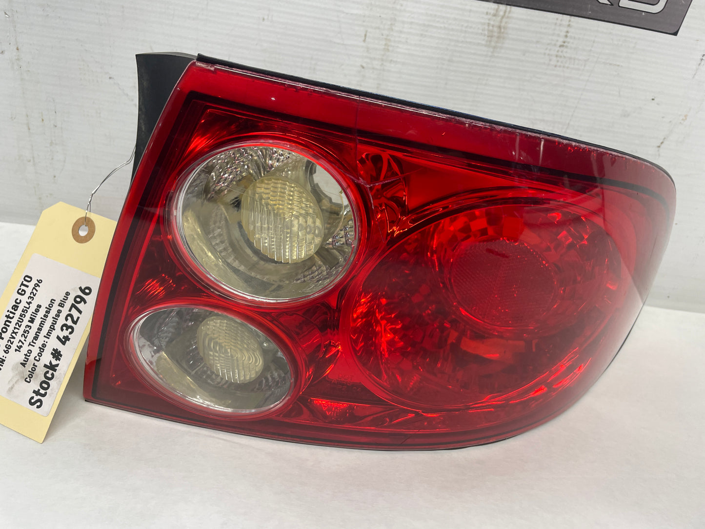 2005 Pontiac GTO RH Passenger Tail Light Taillight Lamp OEM
