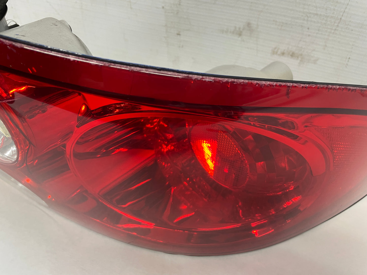 2005 Pontiac GTO RH Passenger Tail Light Taillight Lamp OEM