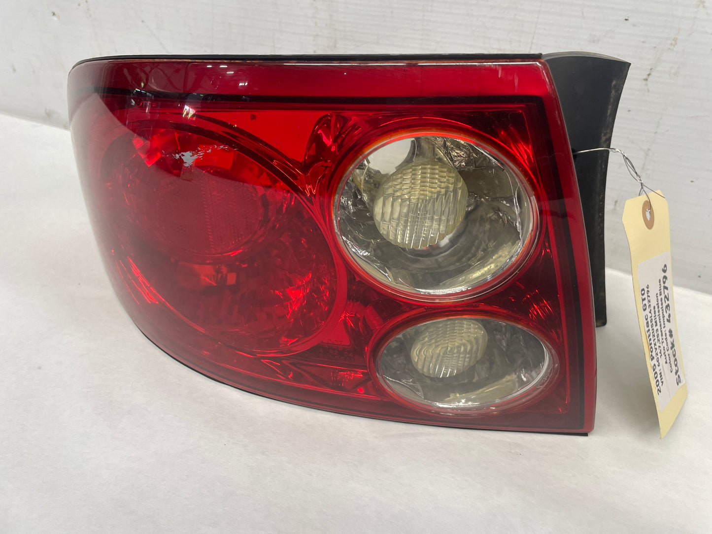 2005 Pontiac GTO LH Driver Tail Light Taillight Lamp OEM