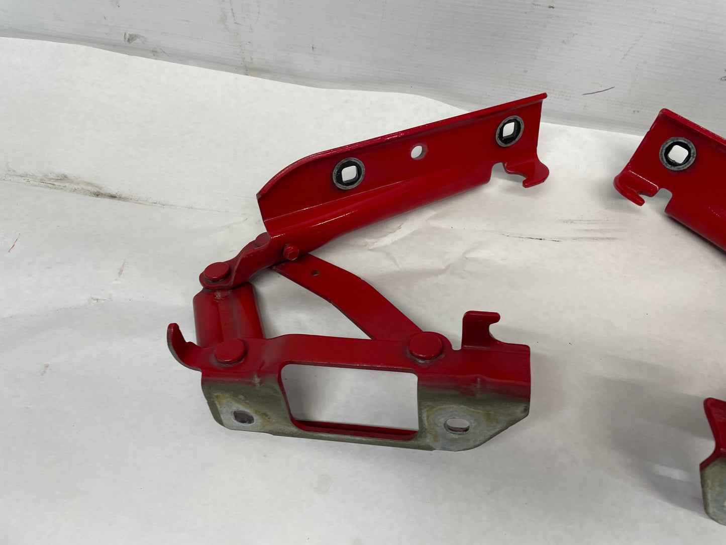 2015 Chevy Camaro SS 1LE RH & LH Hood Hinges OEM - Day's Parts Yard