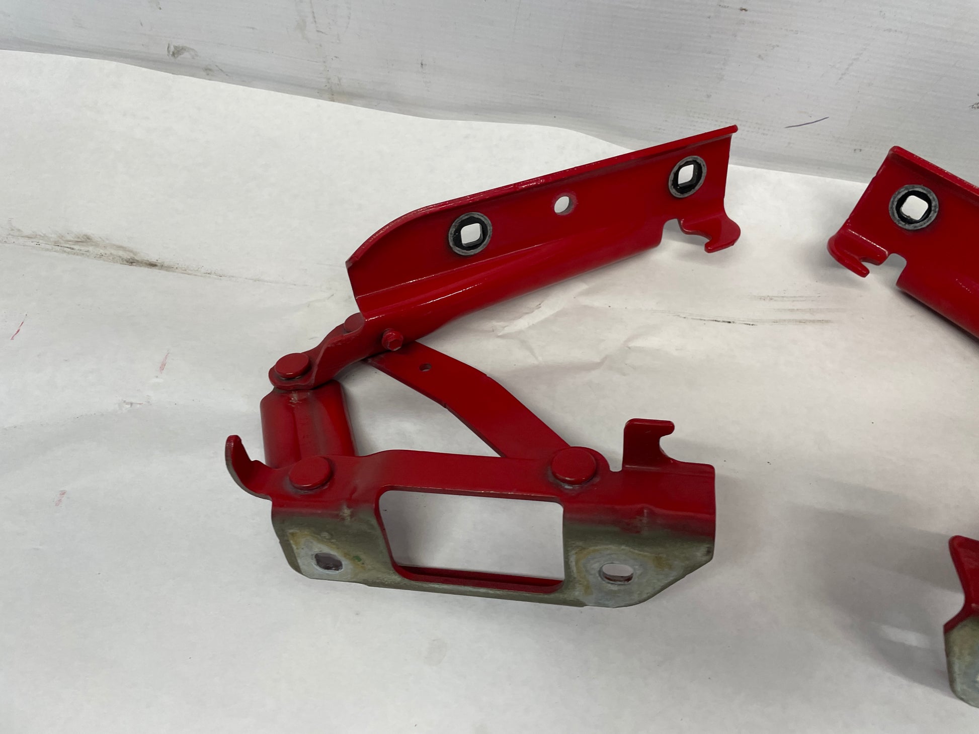 2015 Chevy Camaro SS 1LE RH & LH Hood Hinges OEM - Day's Parts Yard