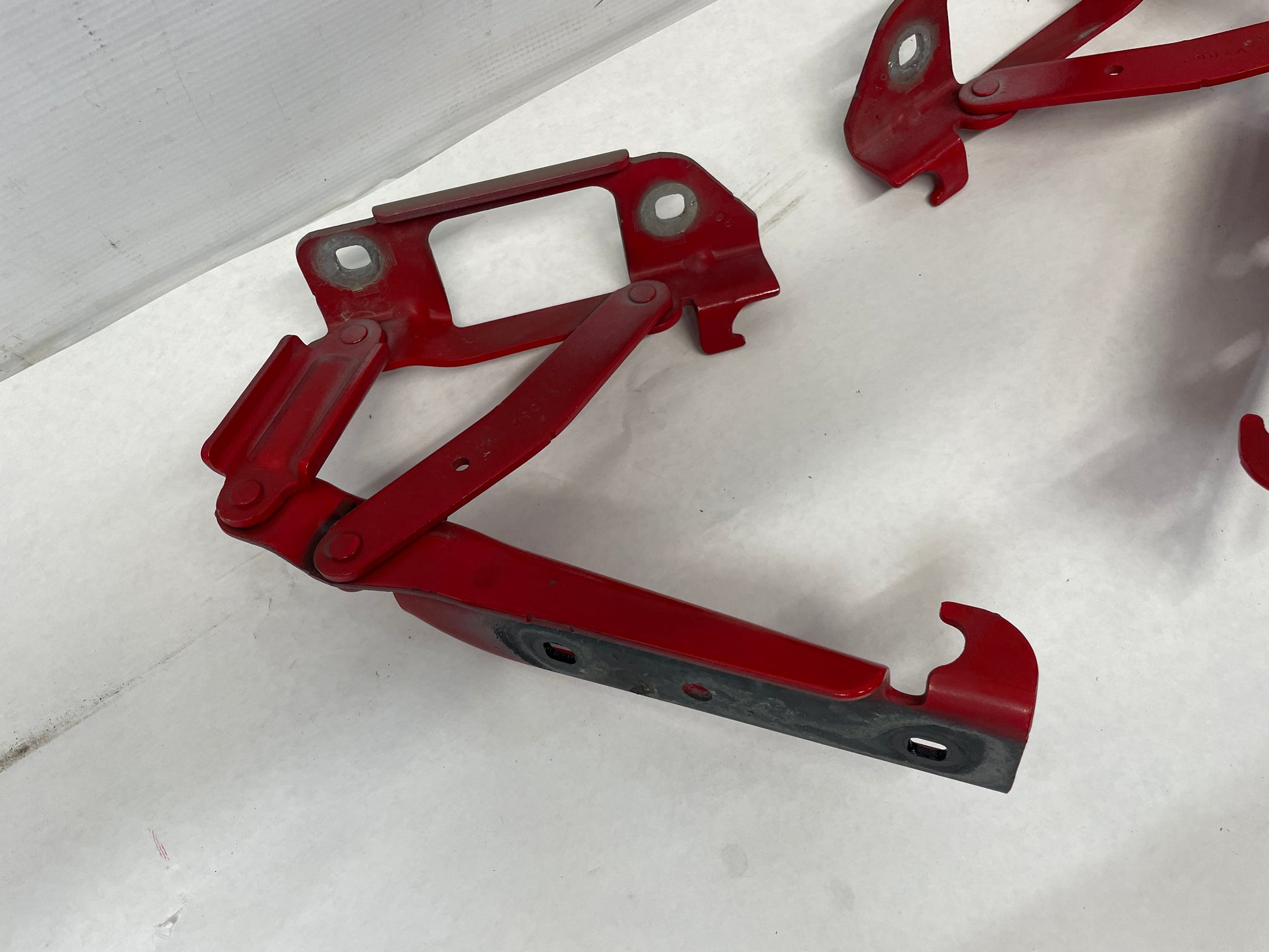 2015 Chevy Camaro SS 1LE RH & LH Hood Hinges OEM - Day's Parts Yard