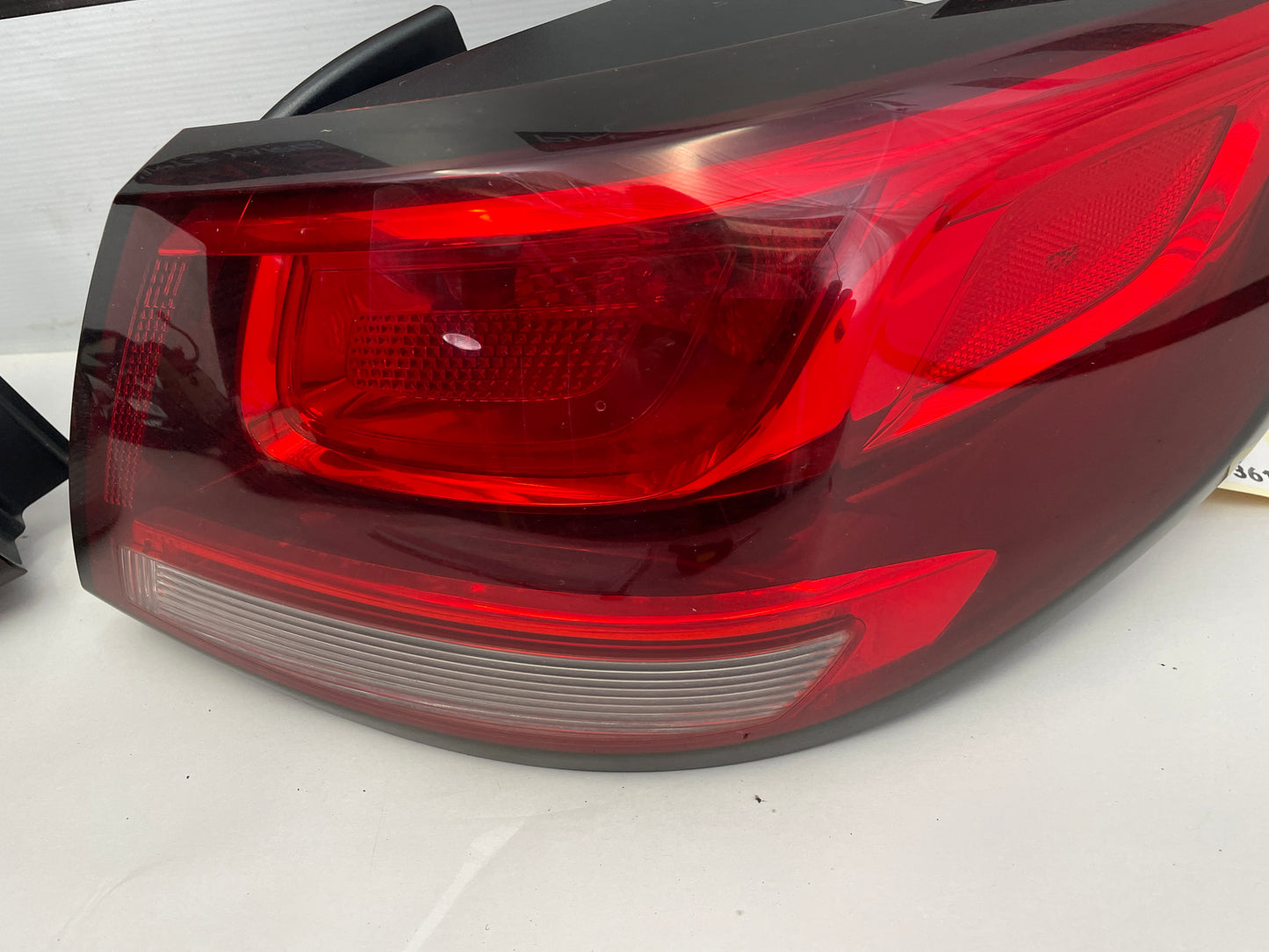 2017 Chevrolet SS Sedan RH & LH Tail Light Taillight Lamp OEM - Day's Parts Yard