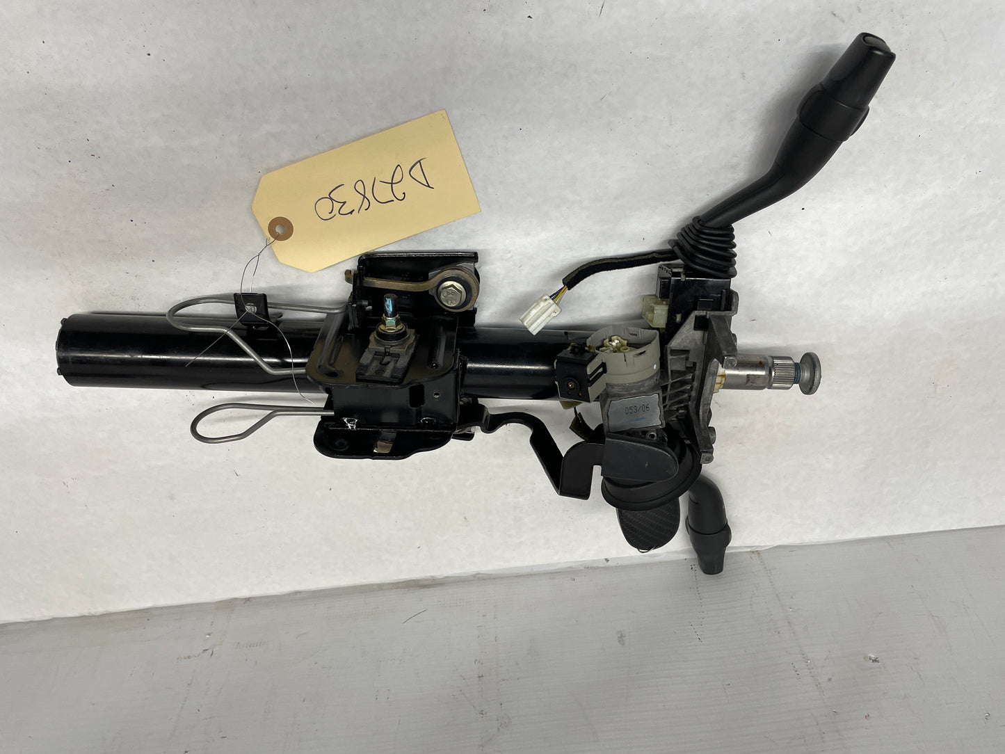 2006 Pontiac GTO Steering Column w/ Key OEM - Day's Parts Yard
