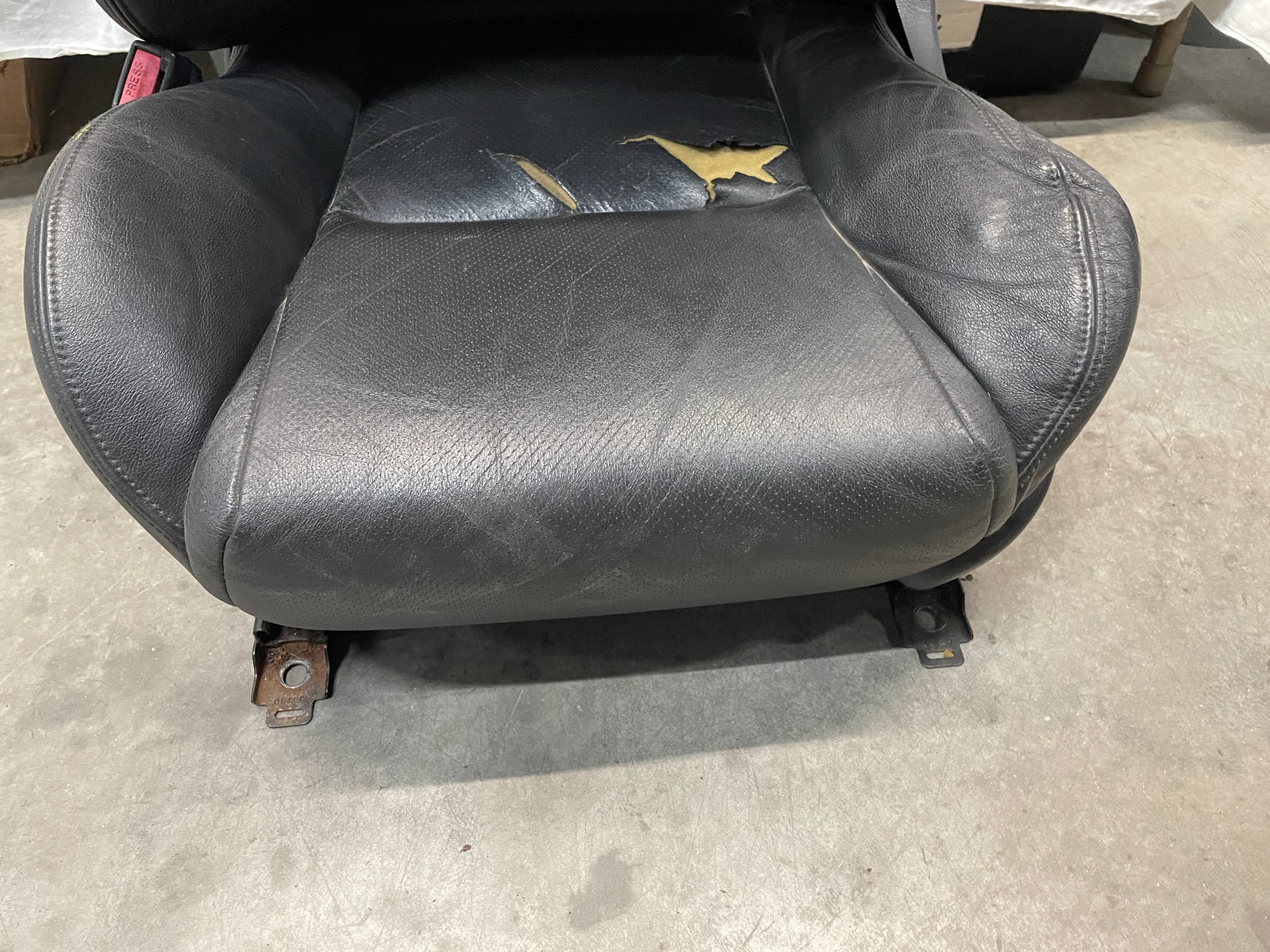 2005 Pontiac GTO LH Driver Front Seat OEM - Day's Parts Yard