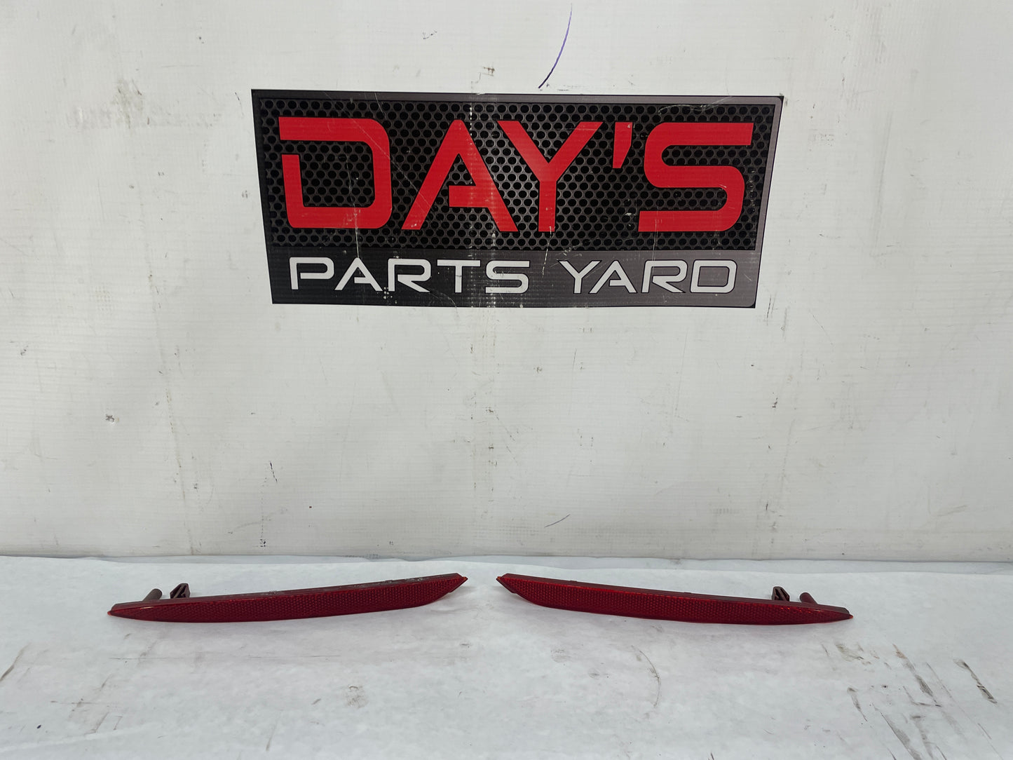 2015 Chevy SS Sedan RH & LH Rear Bumper Fascia Lower Signal Lamps Light Reflectors OEM