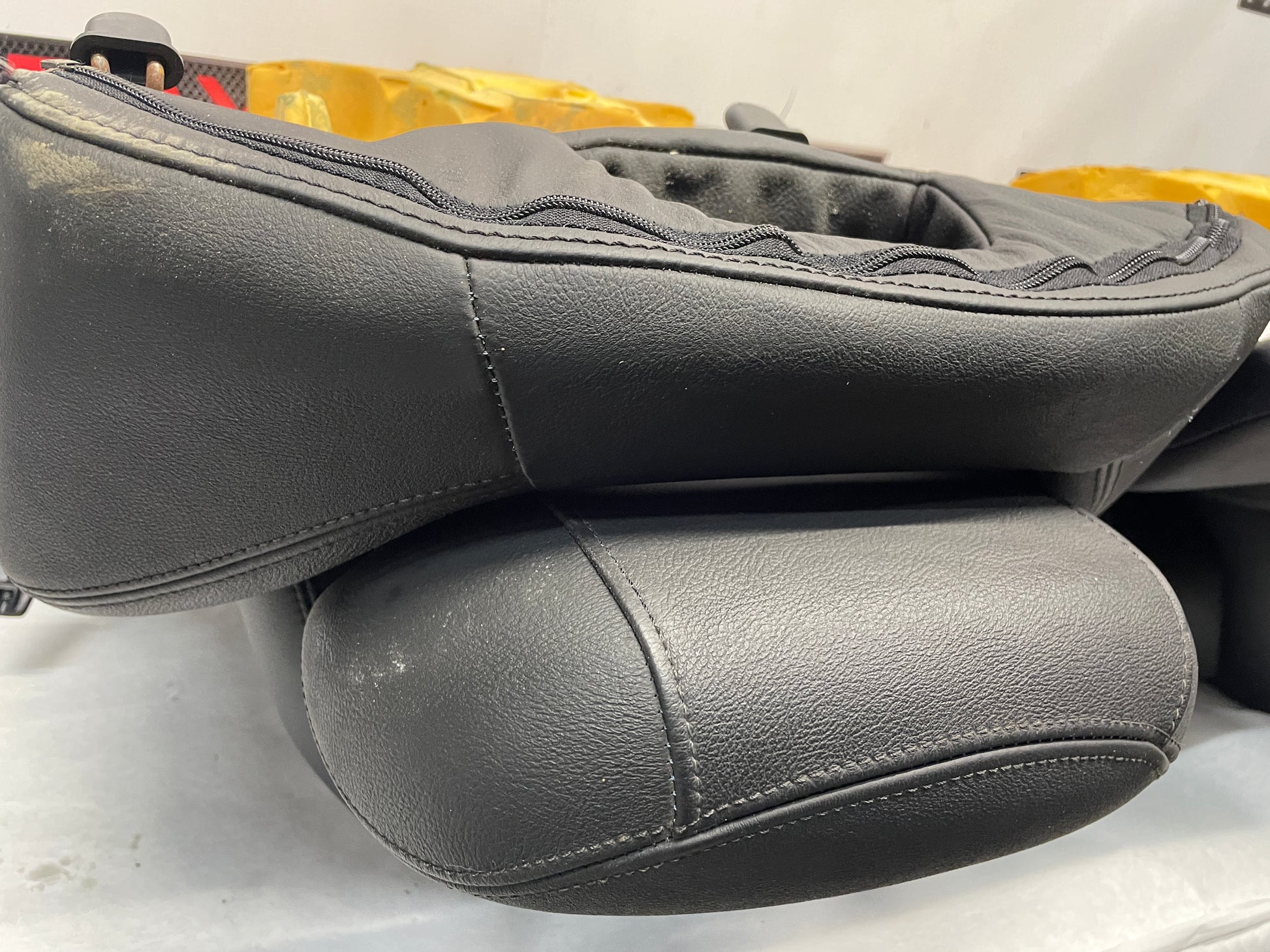 2005 Pontiac GTO Seats Rears Only OEM - Day's Parts Yard