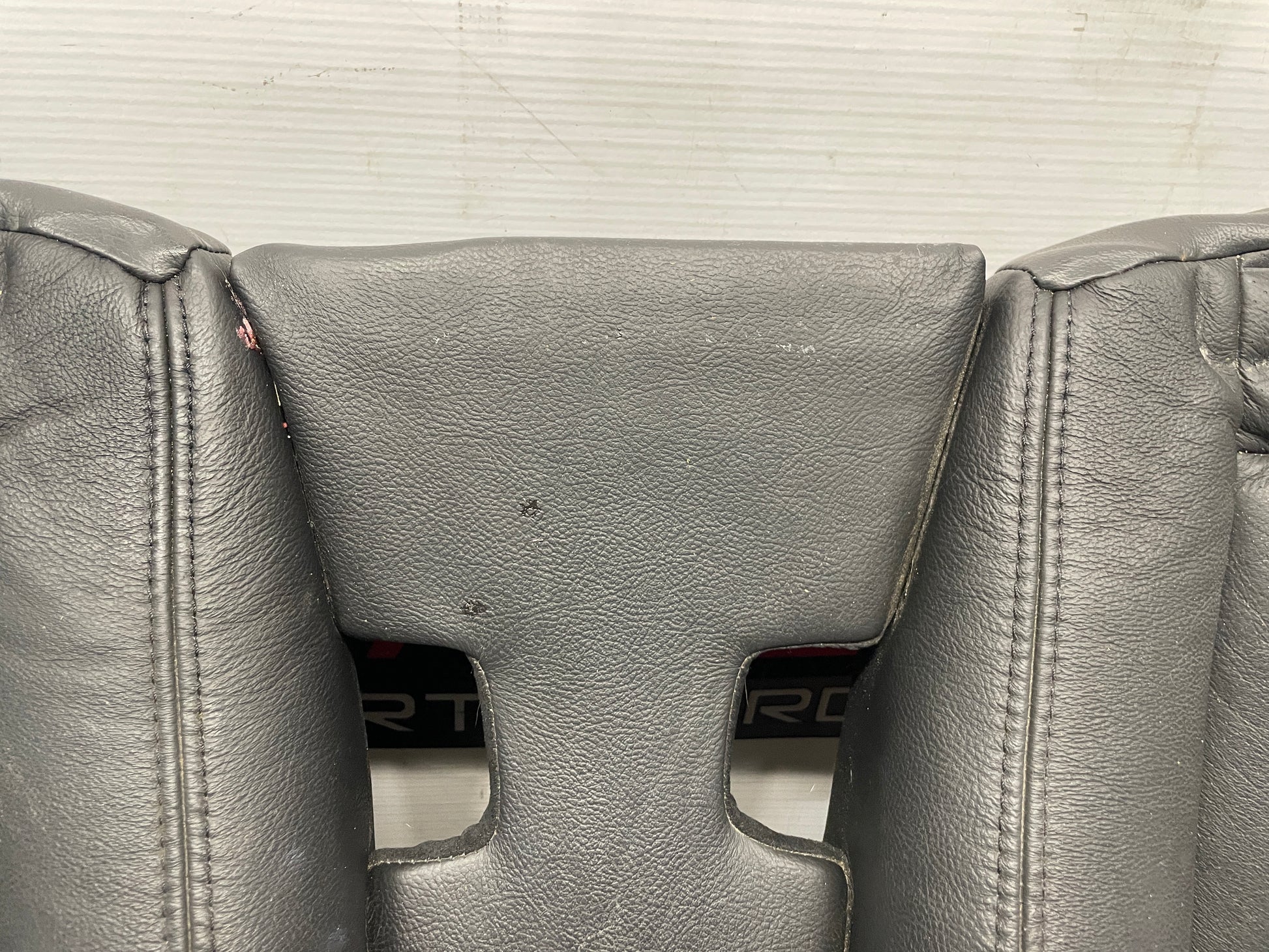 2005 Pontiac GTO Seats Rears Only OEM - Day's Parts Yard