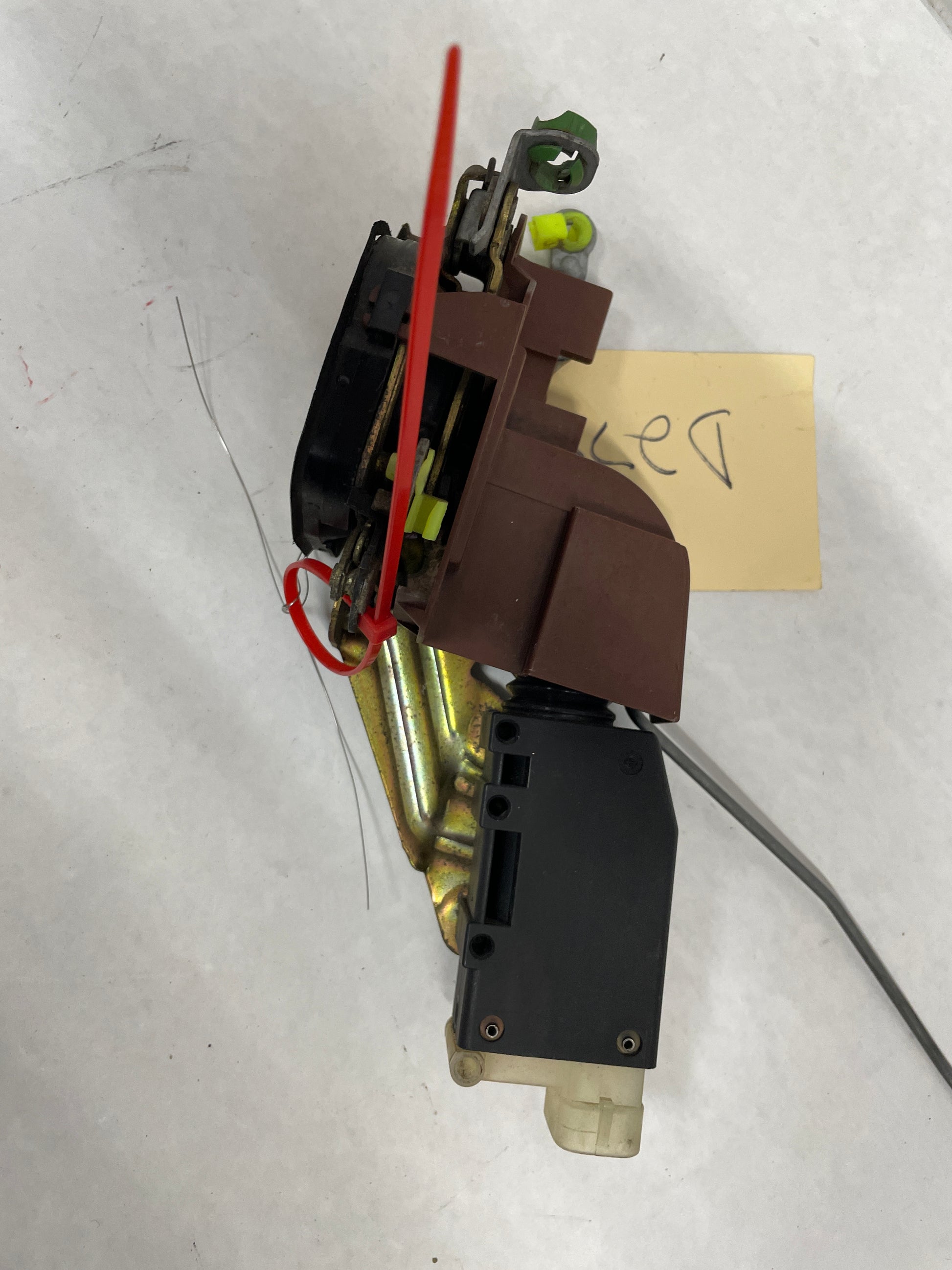 2006 Pontiac GTO RH Passenger Door Lock Actuator Assembly OEM - Day's Parts Yard