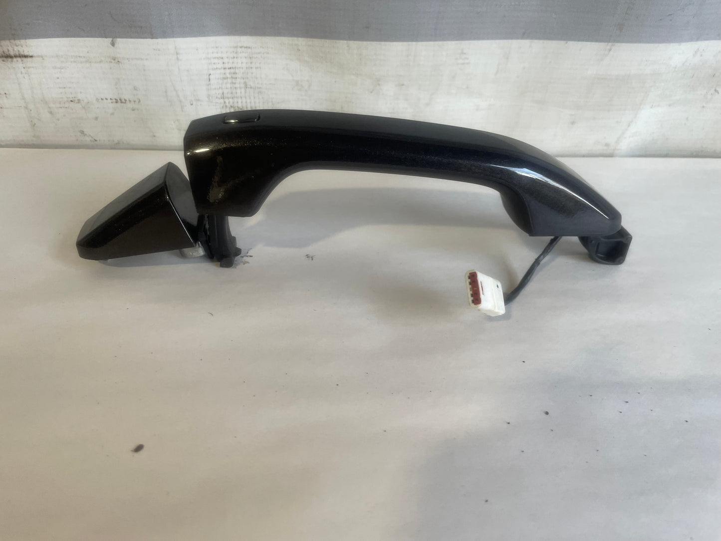 2018 Chevy Suburban LT Front RH Passenger Exterior Door Handle OEM
