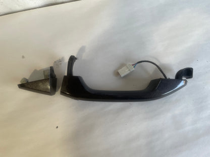 2018 Chevy Suburban LT Front RH Passenger Exterior Door Handle OEM