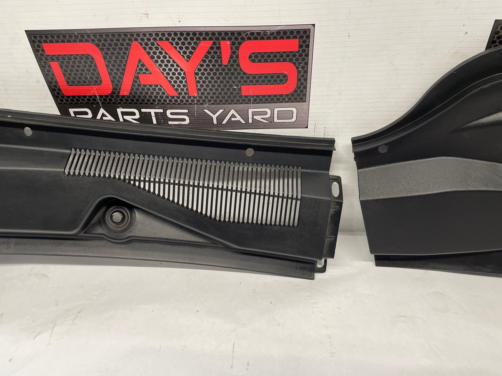 2014 Chevy Camaro ZL1 Windshield Wiper Cowl Grille Panel Assembly OEM - Day's Parts Yard