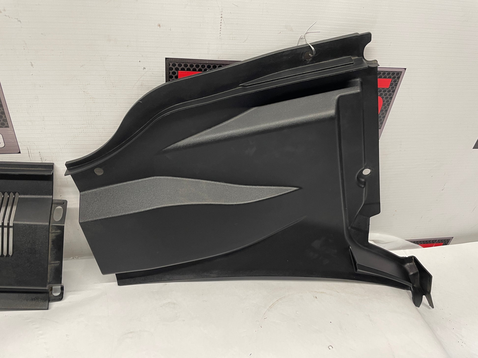 2014 Chevy Camaro ZL1 Windshield Wiper Cowl Grille Panel Assembly OEM - Day's Parts Yard