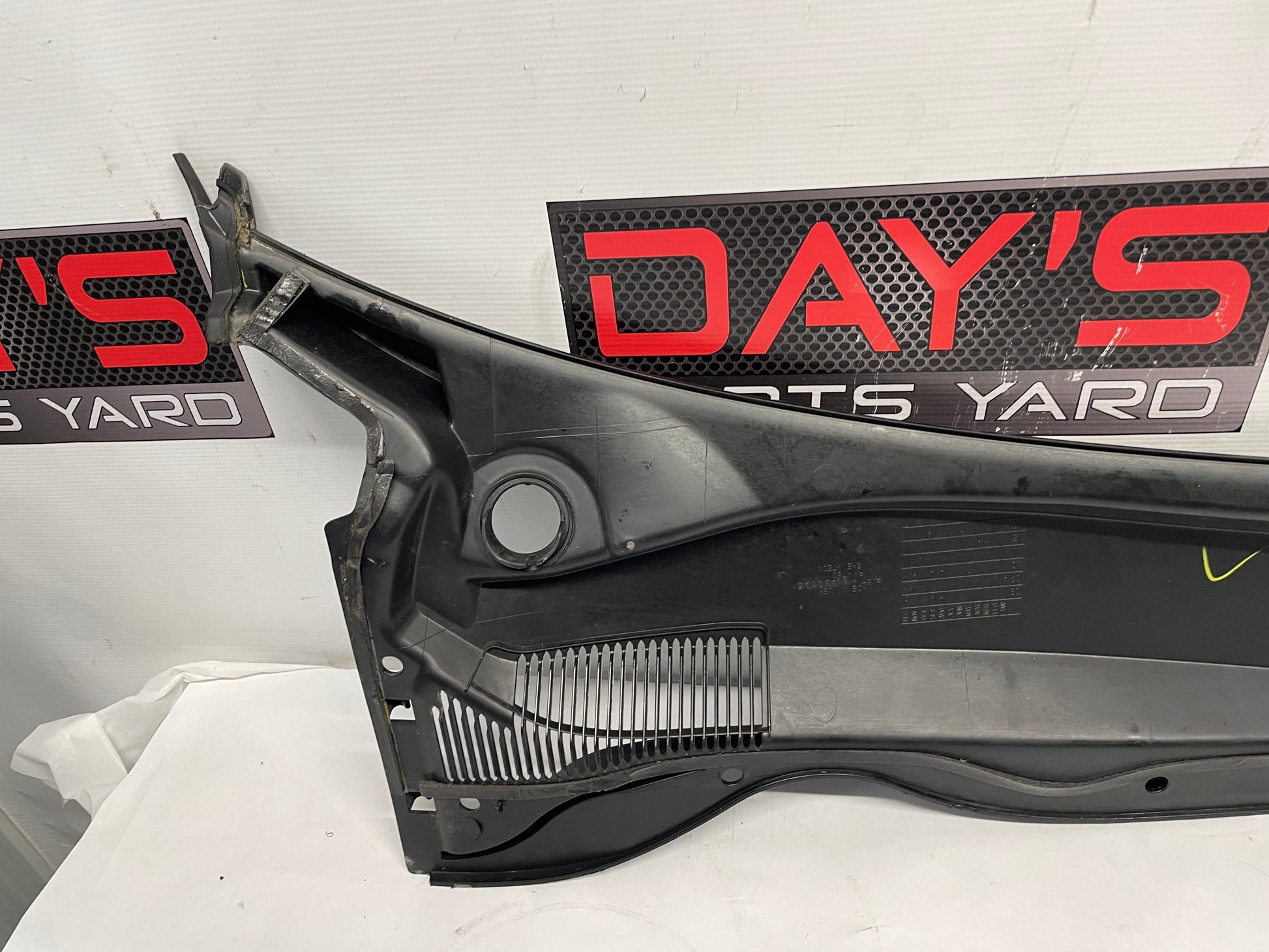 2014 Chevy Camaro ZL1 Windshield Wiper Cowl Grille Panel Assembly OEM - Day's Parts Yard