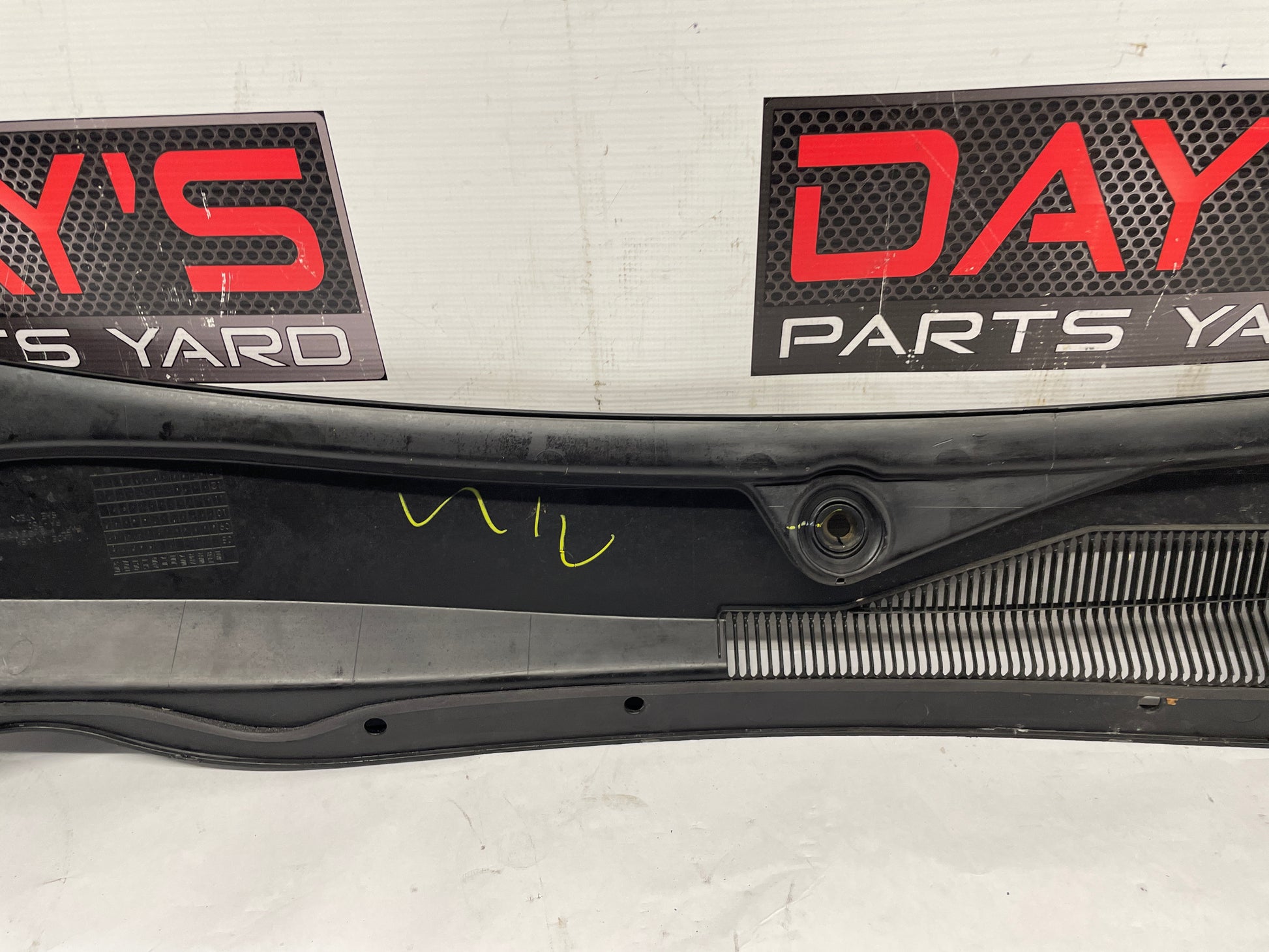 2014 Chevy Camaro ZL1 Windshield Wiper Cowl Grille Panel Assembly OEM - Day's Parts Yard
