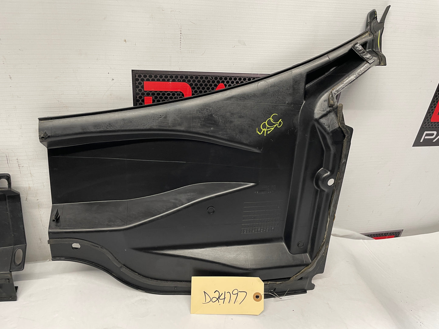 2014 Chevy Camaro ZL1 Windshield Wiper Cowl Grille Panel Assembly OEM - Day's Parts Yard