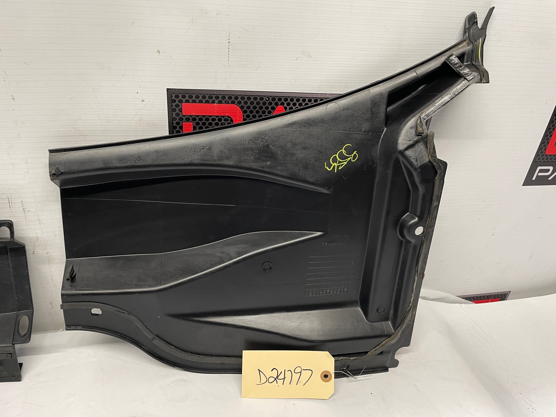 2014 Chevy Camaro ZL1 Windshield Wiper Cowl Grille Panel Assembly OEM - Day's Parts Yard