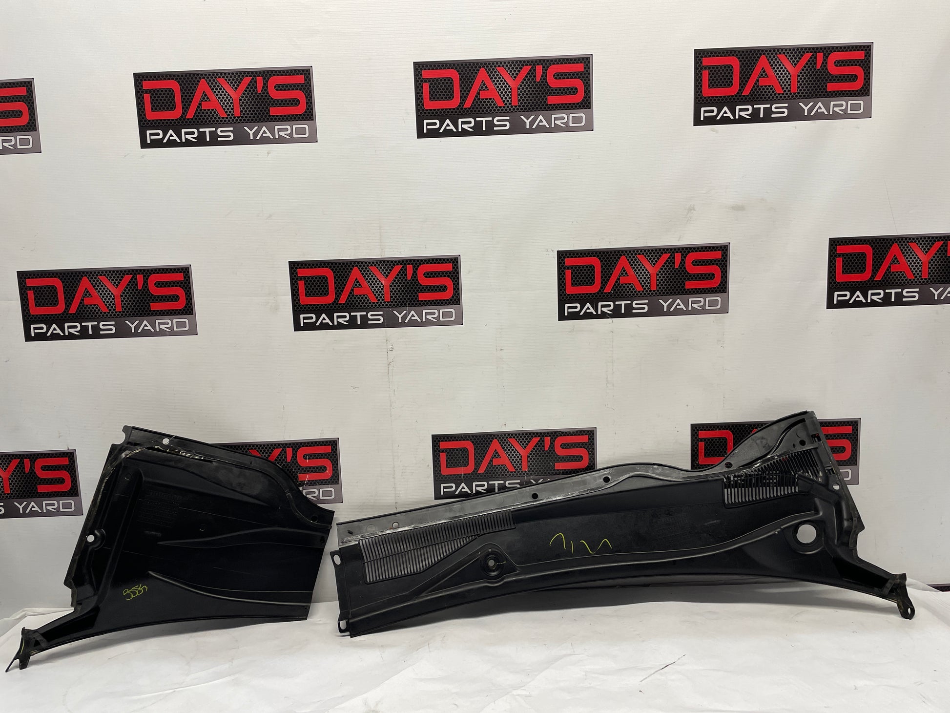 2014 Chevy Camaro ZL1 Windshield Wiper Cowl Grille Panel Assembly OEM - Day's Parts Yard