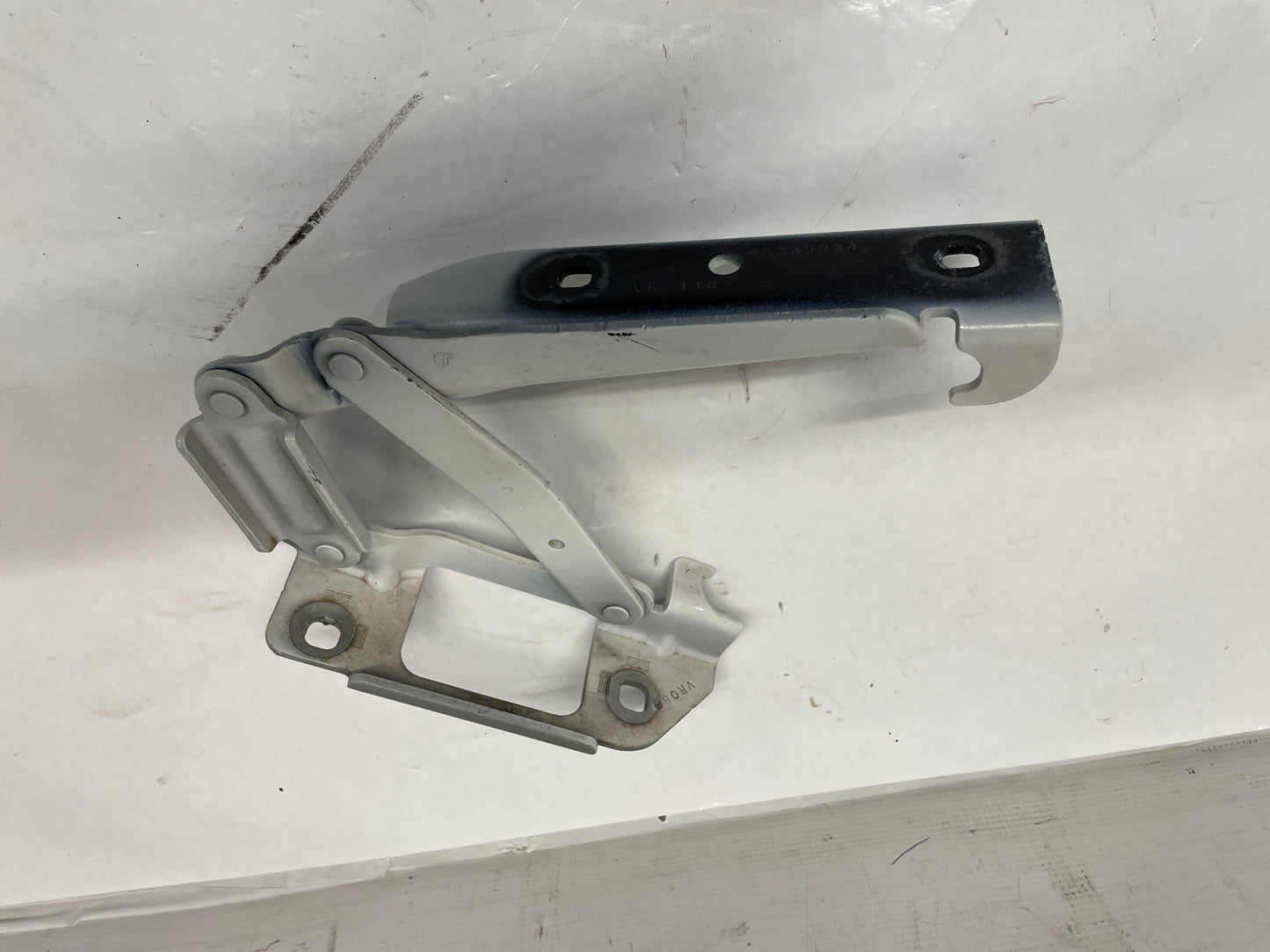 2014 Chevy Camaro ZL1 RH & LH Hood Hinges OEM - Day's Parts Yard