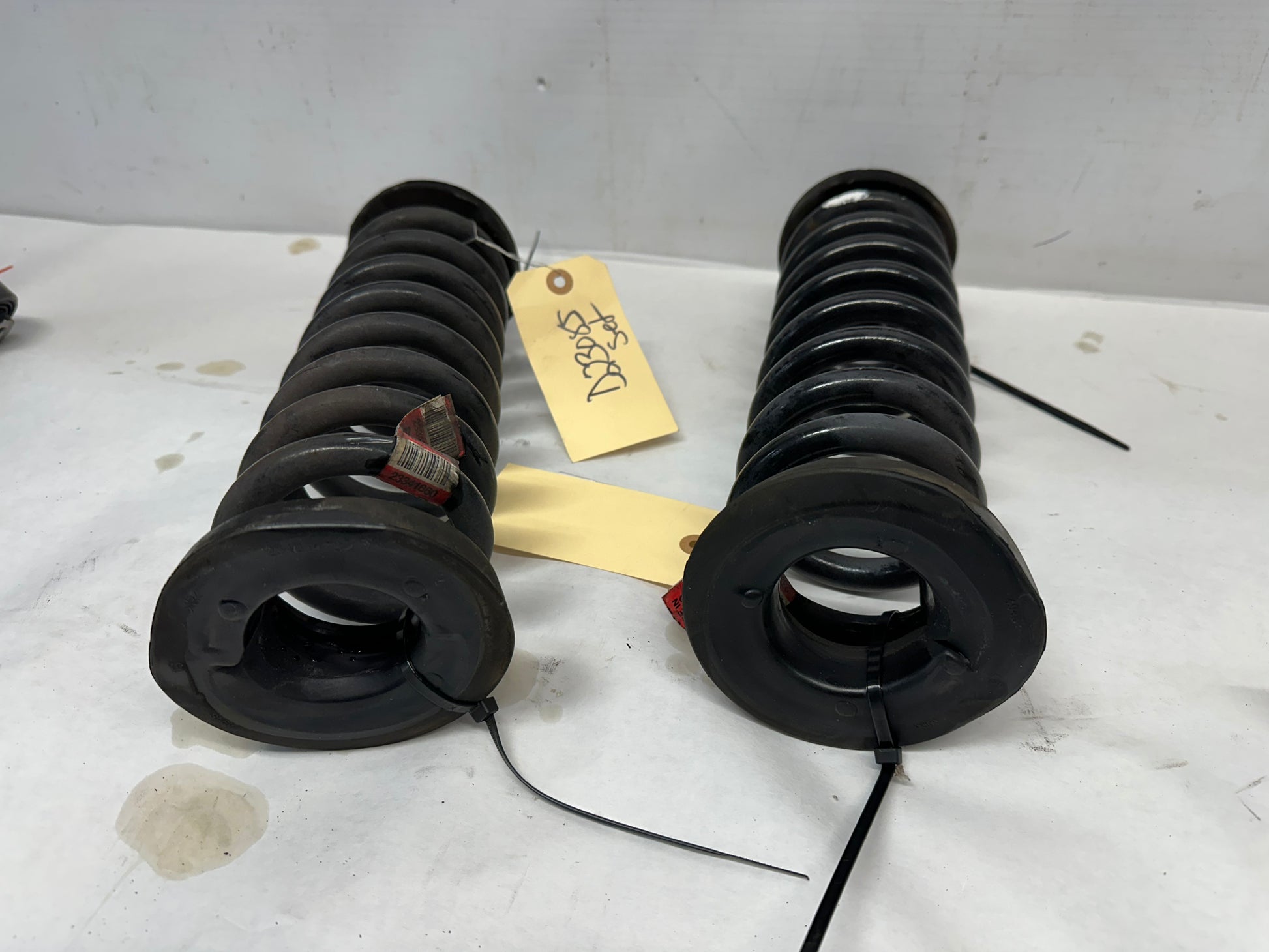 2017 Chevy Camaro SS Rear RH & LH Coil Springs OEM - Day's Parts Yard