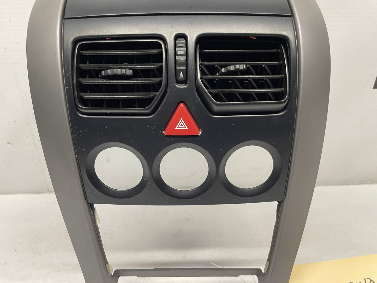 2006 Pontiac GTO Center Dash Radio HVAC Bezel Plate Panel Trim OEM - Day's Parts Yard