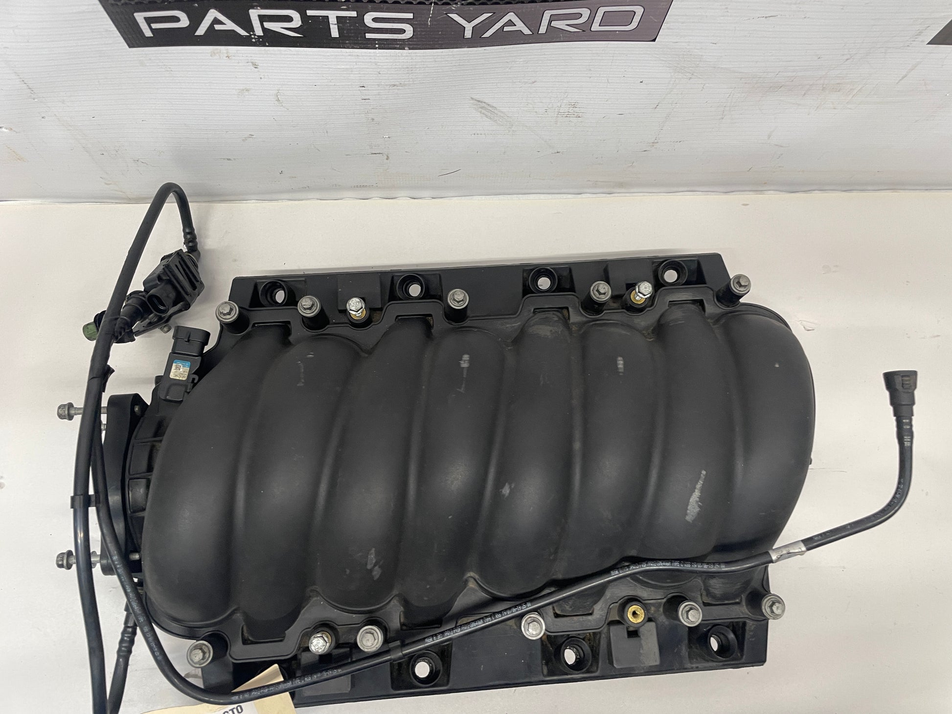 2006 Pontiac GTO  Intake Manifold  Cathedral Port OEM - Day's Parts Yard