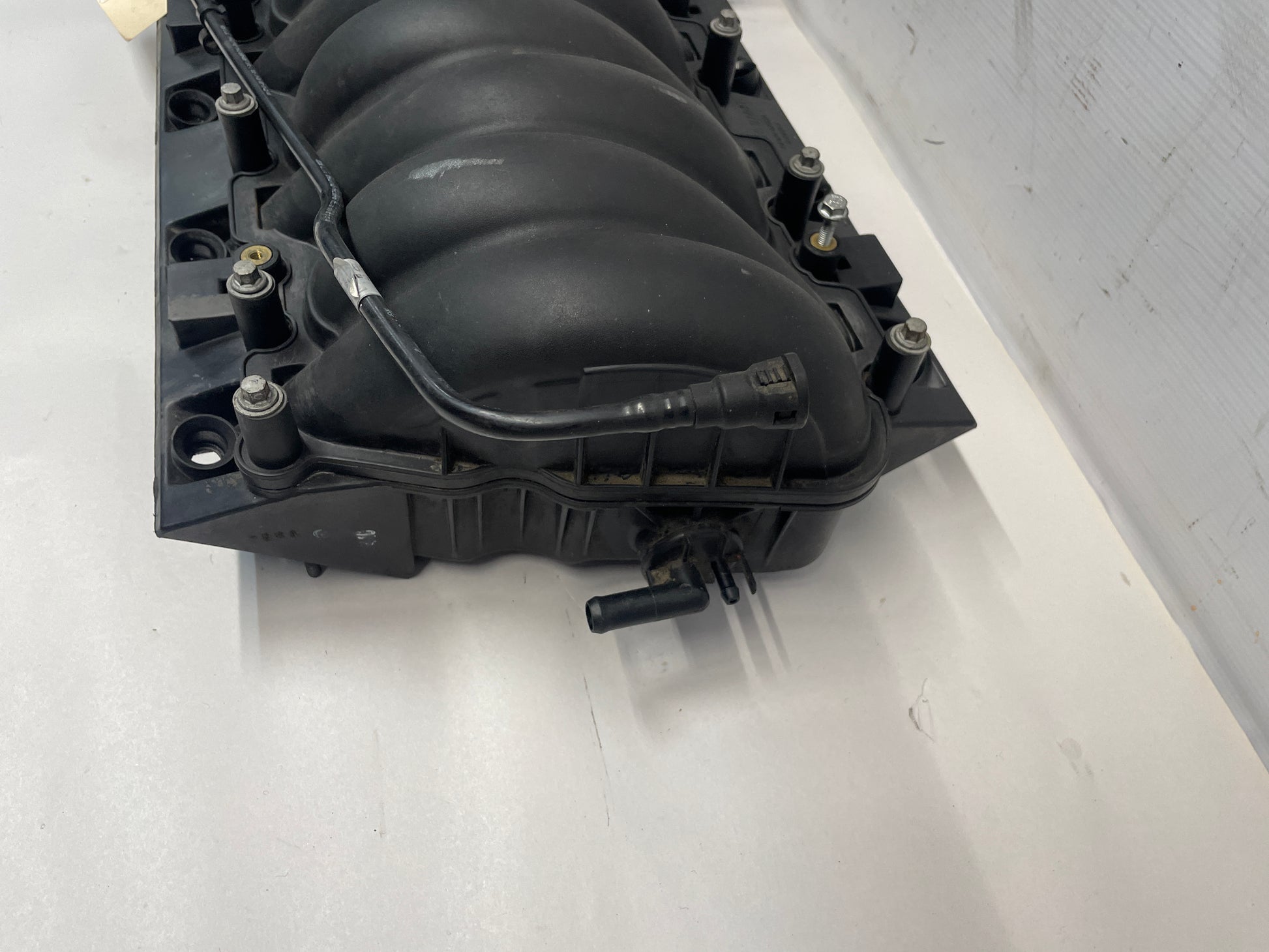 2006 Pontiac GTO  Intake Manifold  Cathedral Port OEM - Day's Parts Yard