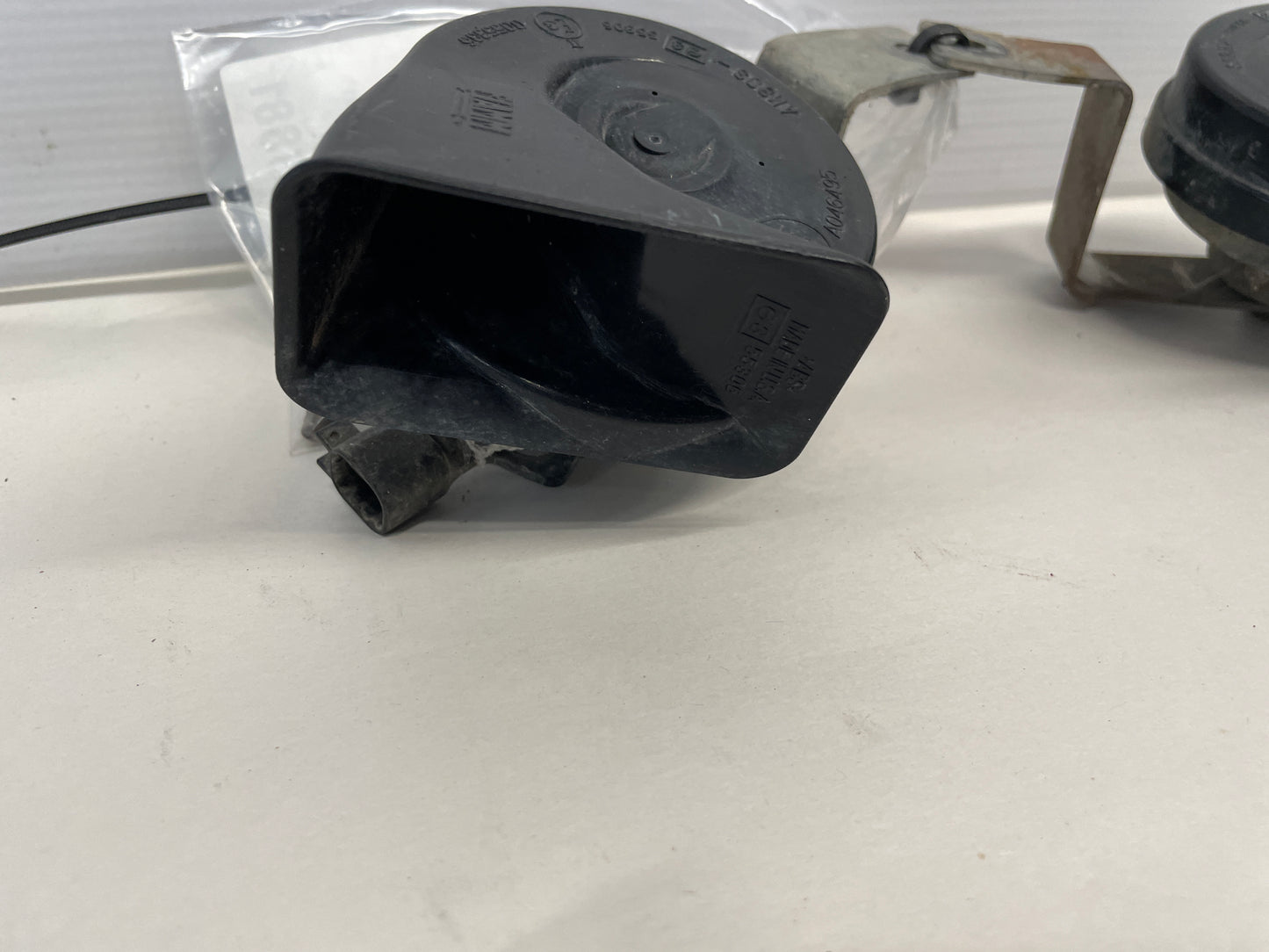 2009 Pontiac G8 GT Horn Set OEM - Day's Parts Yard