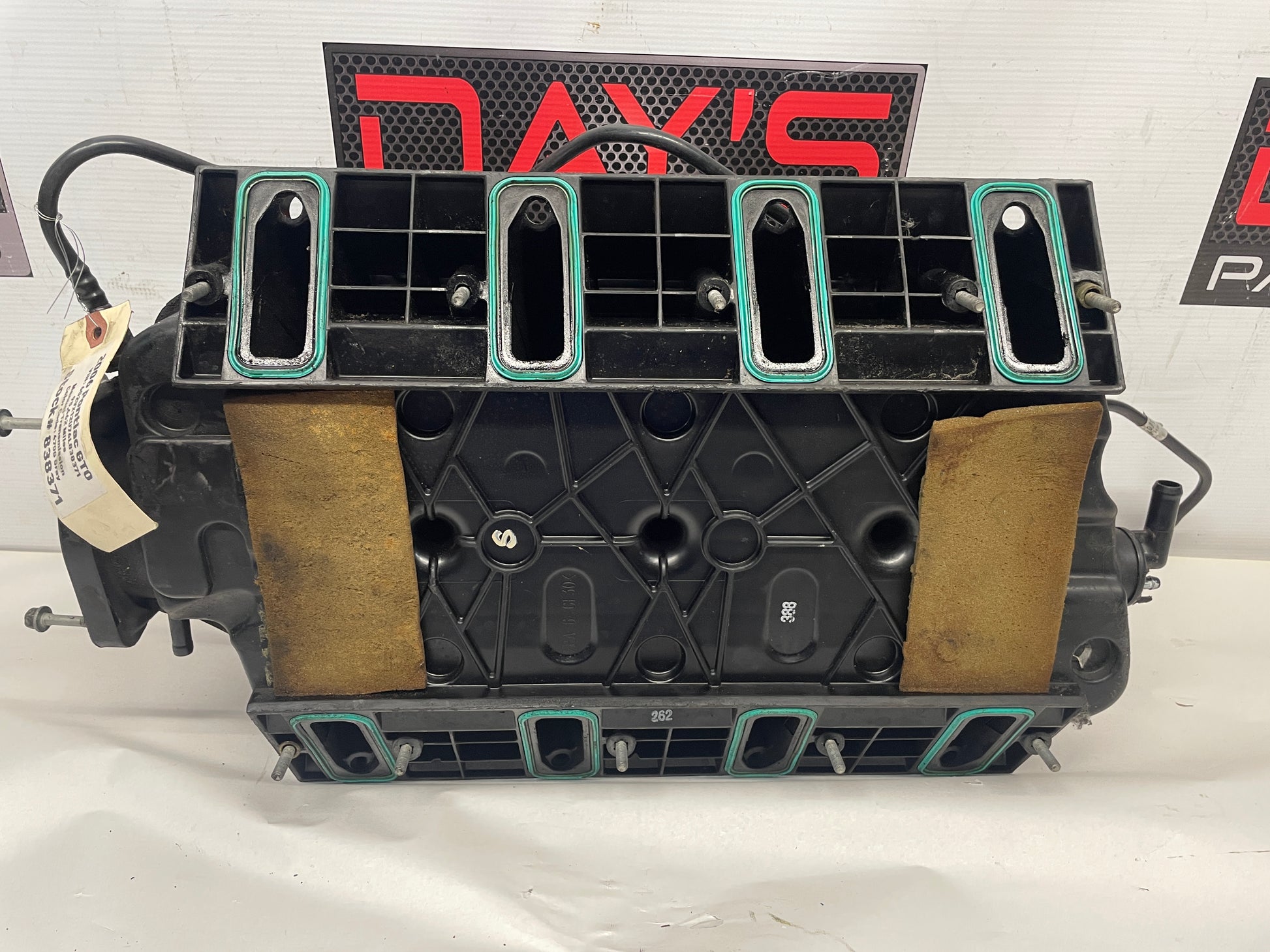 2006 Pontiac GTO  Intake Manifold  Cathedral Port OEM - Day's Parts Yard