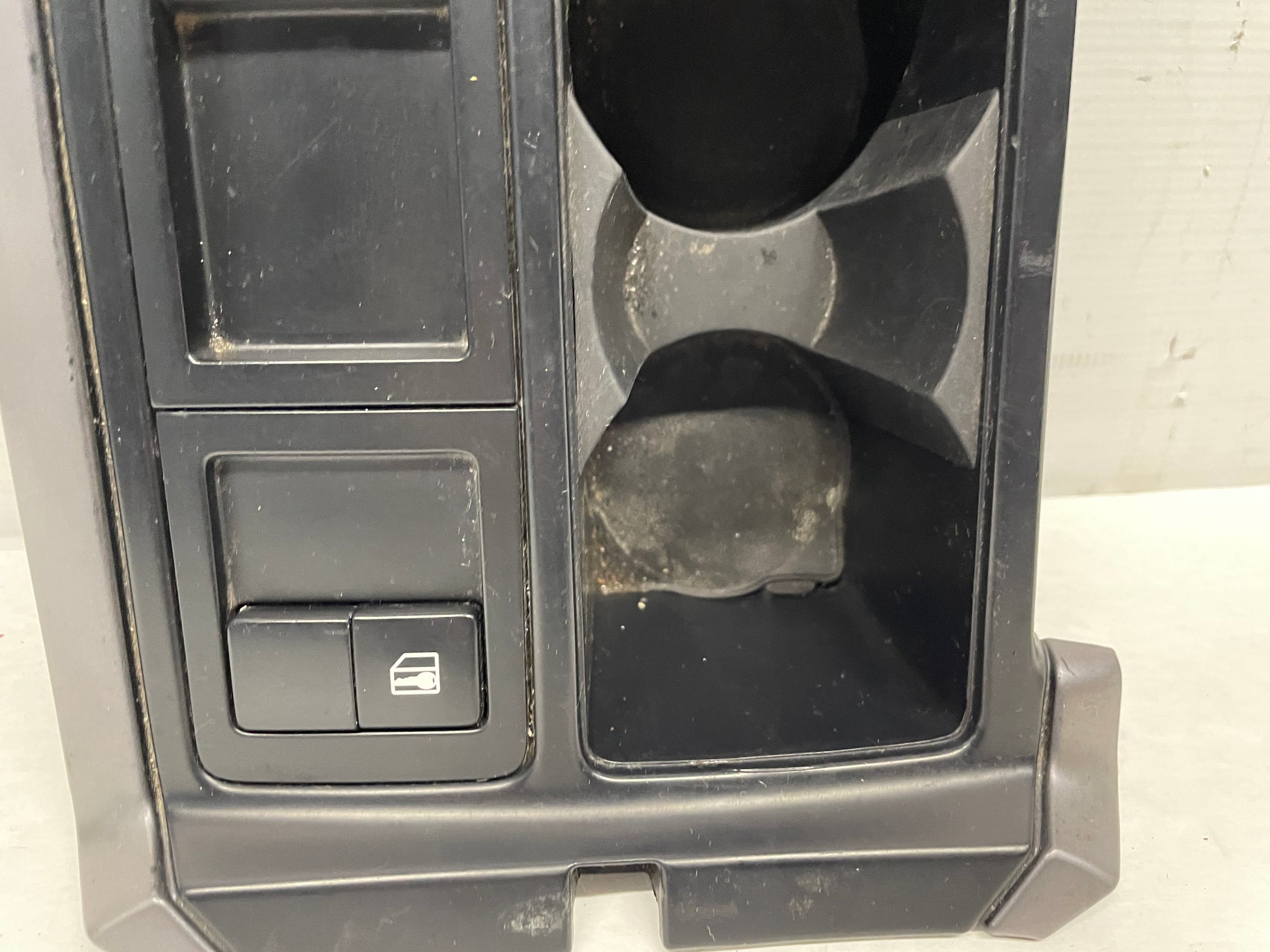 2006 Pontiac GTO Center Console Shifter Bezel Trim Plate Window Switches OEM - Day's Parts Yard