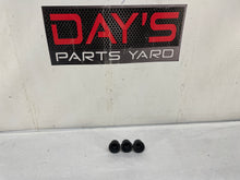 2004 Pontiac GTO Engine Cover Grommets OEM - Day's Parts Yard