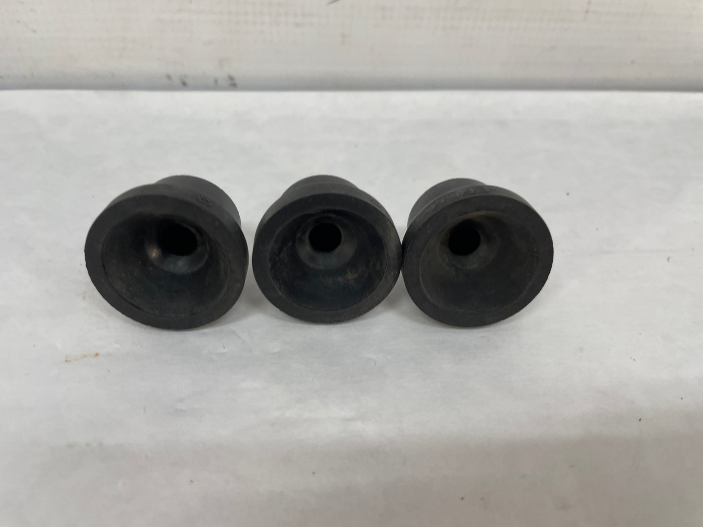 2004 Pontiac GTO Engine Cover Grommets OEM - Day's Parts Yard