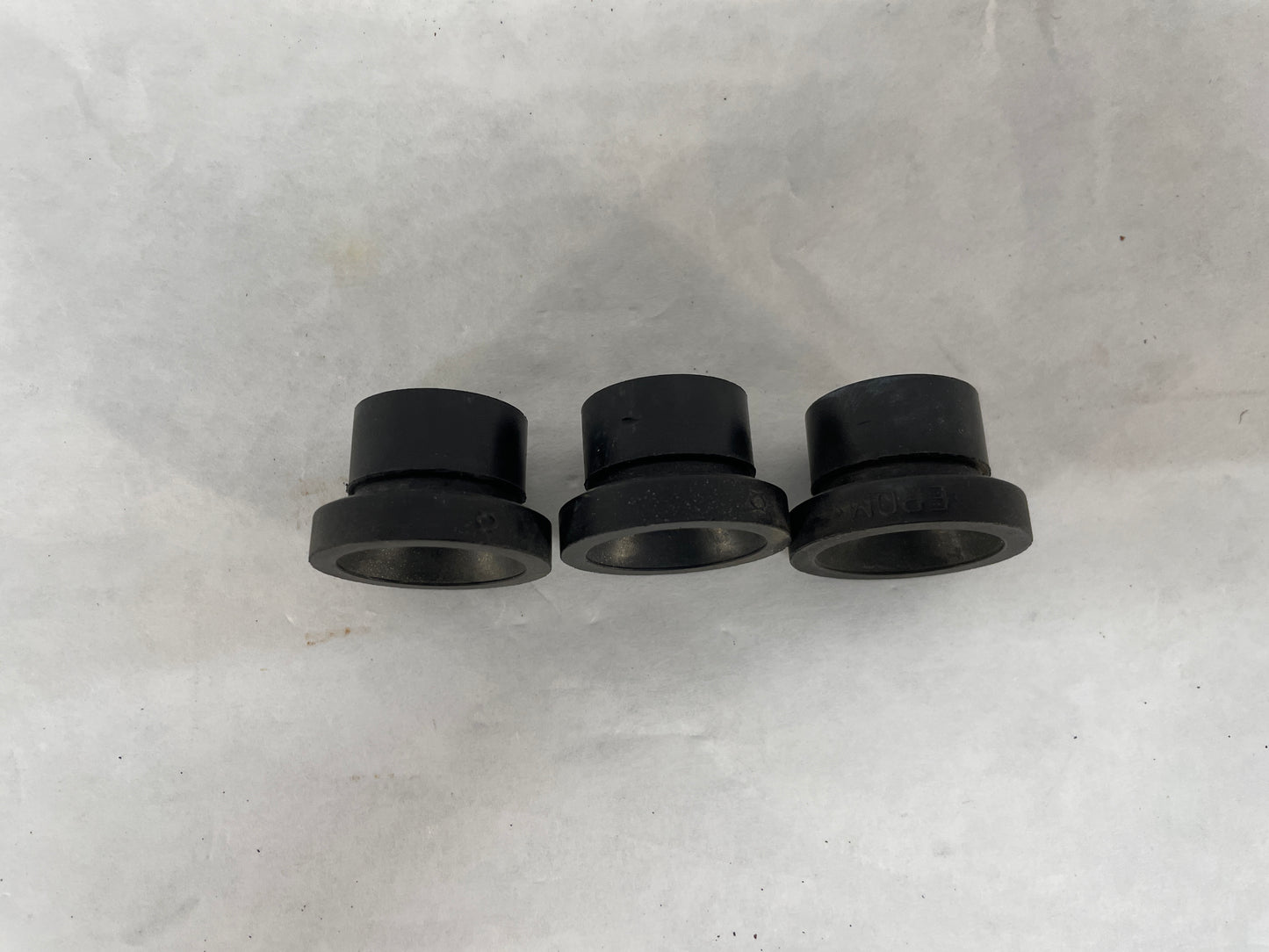 2004 Pontiac GTO Engine Cover Grommets OEM - Day's Parts Yard